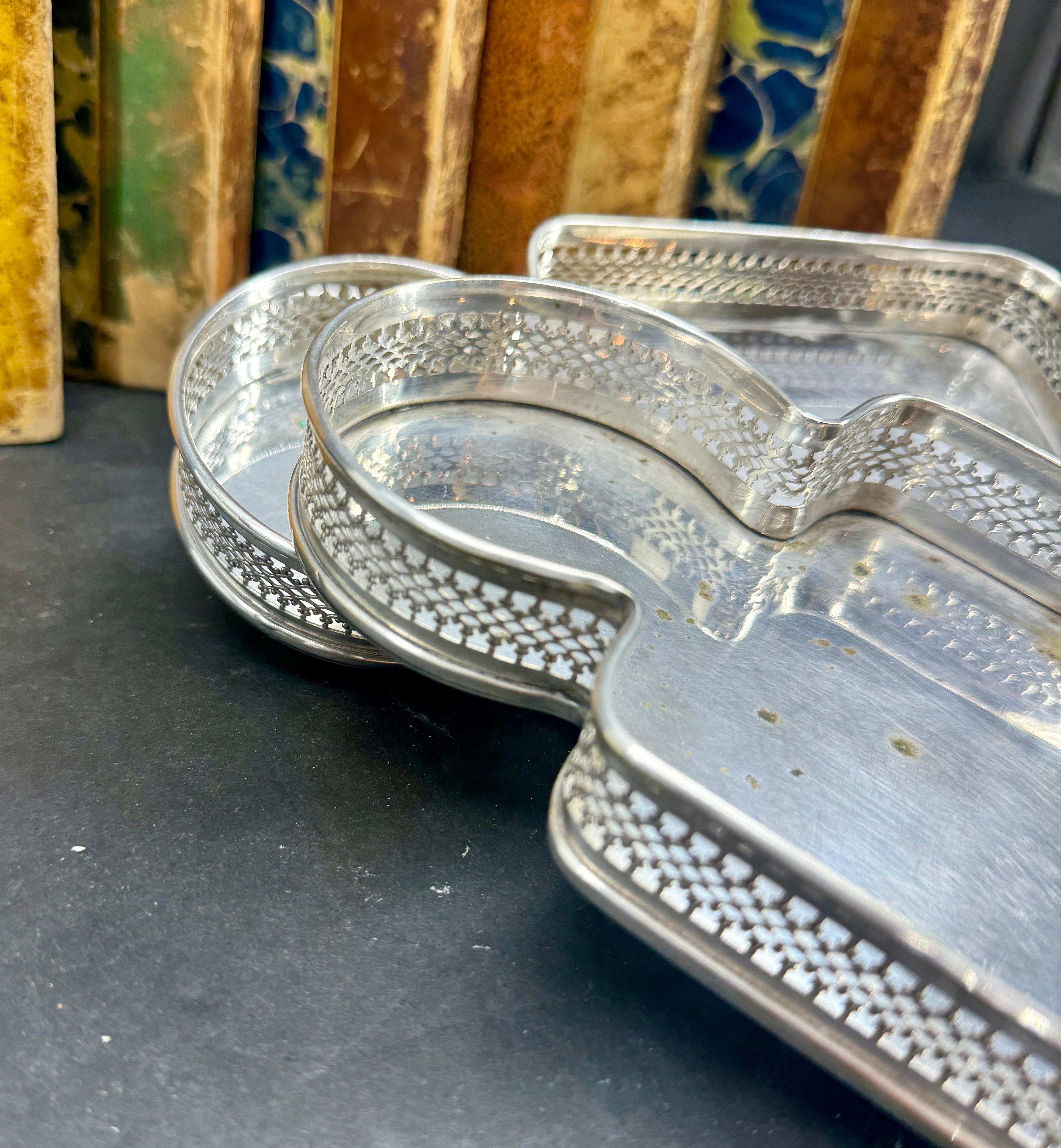 Juego de 3 bandejas para bebidas de Saks Fifth Ave de mediados de siglo en venta 5