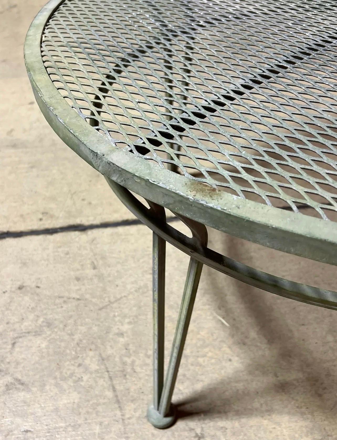 Mid Century Salterini Radar Couchtisch, zugeschrieben im Zustand „Gut“ in Esperance, NY