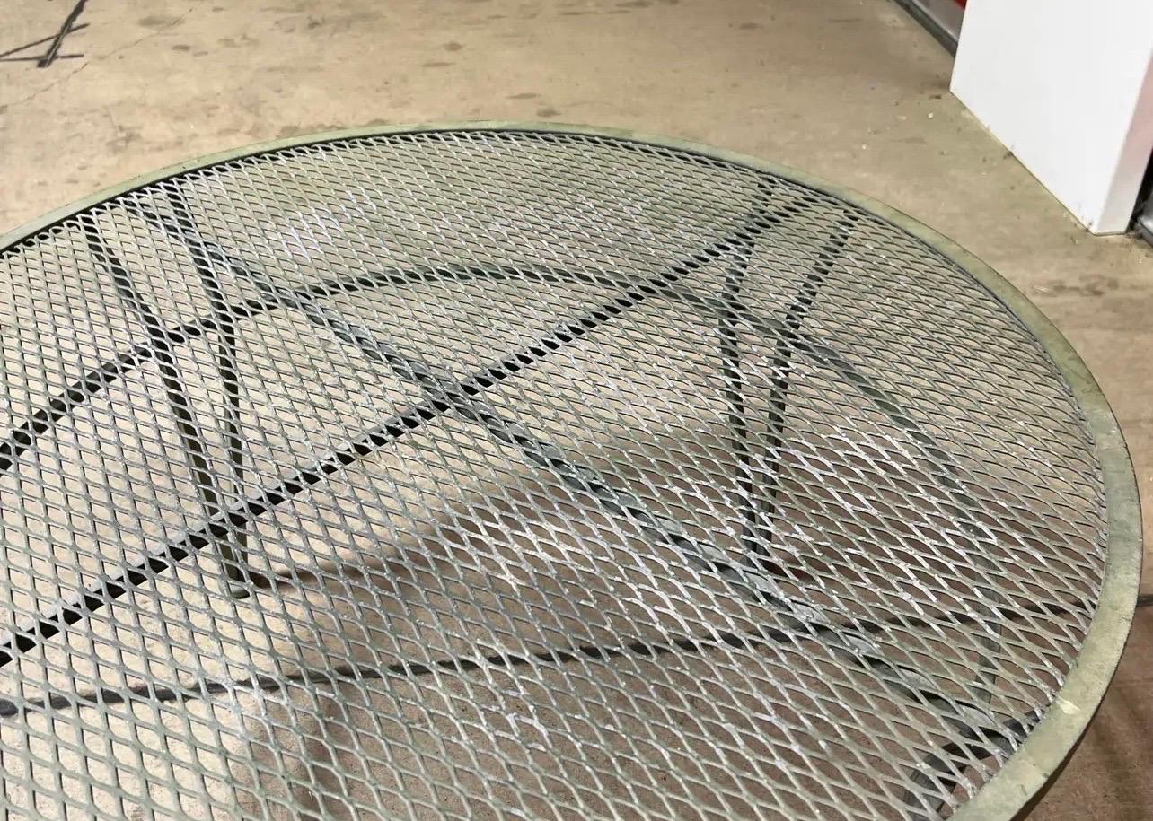 Mid Century Salterini Radar Couchtisch, zugeschrieben (Metall)