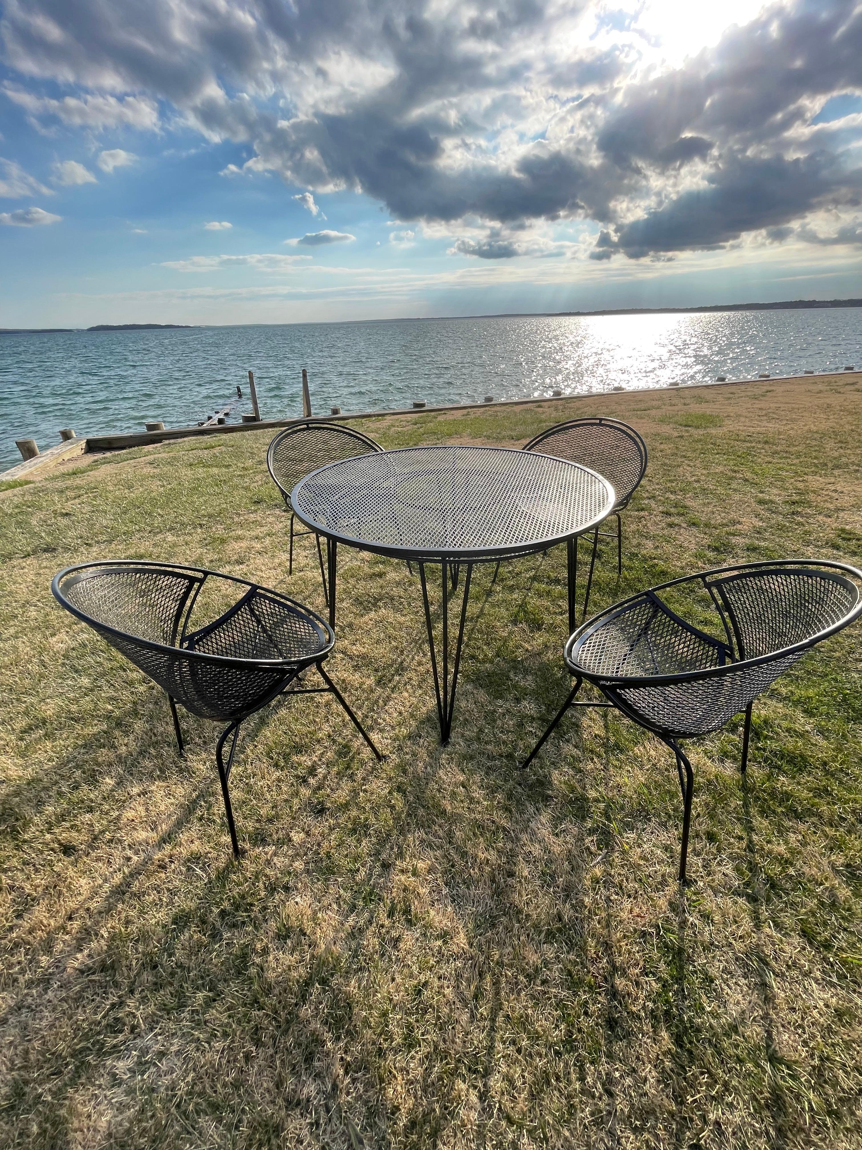 Mid Century Salterini “Radar” Outdoor Dining Set For Sale 2