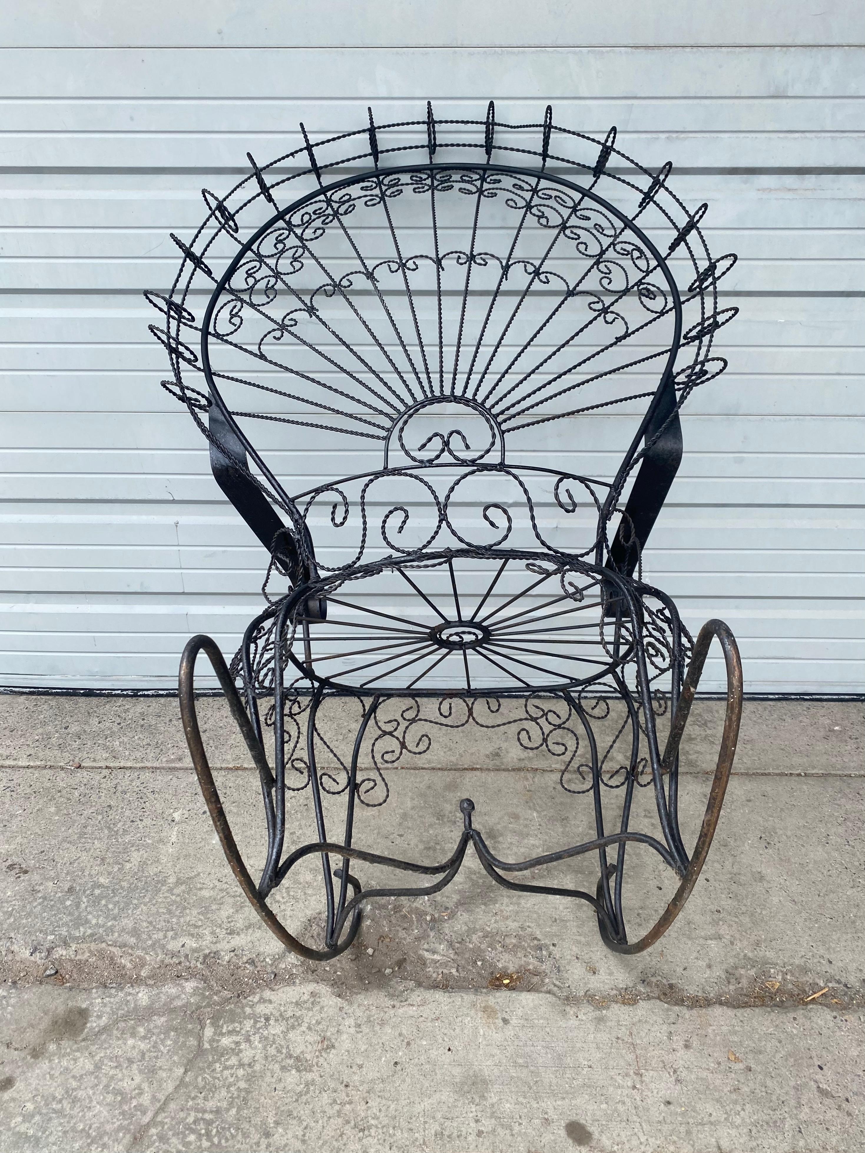 Mid Century Salterini Black Wrought Iron Peacock Rocking Chair Rocker In Good Condition For Sale In Buffalo, NY