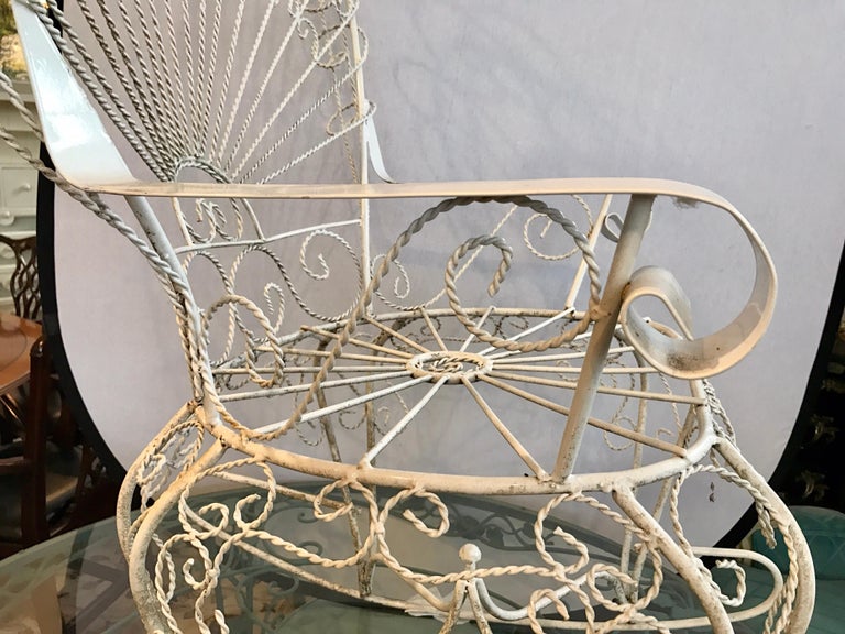 Mid Century Salterini White Wrought Iron Rocking Chair Rocker In Good Condition For Sale In West Hartford, CT