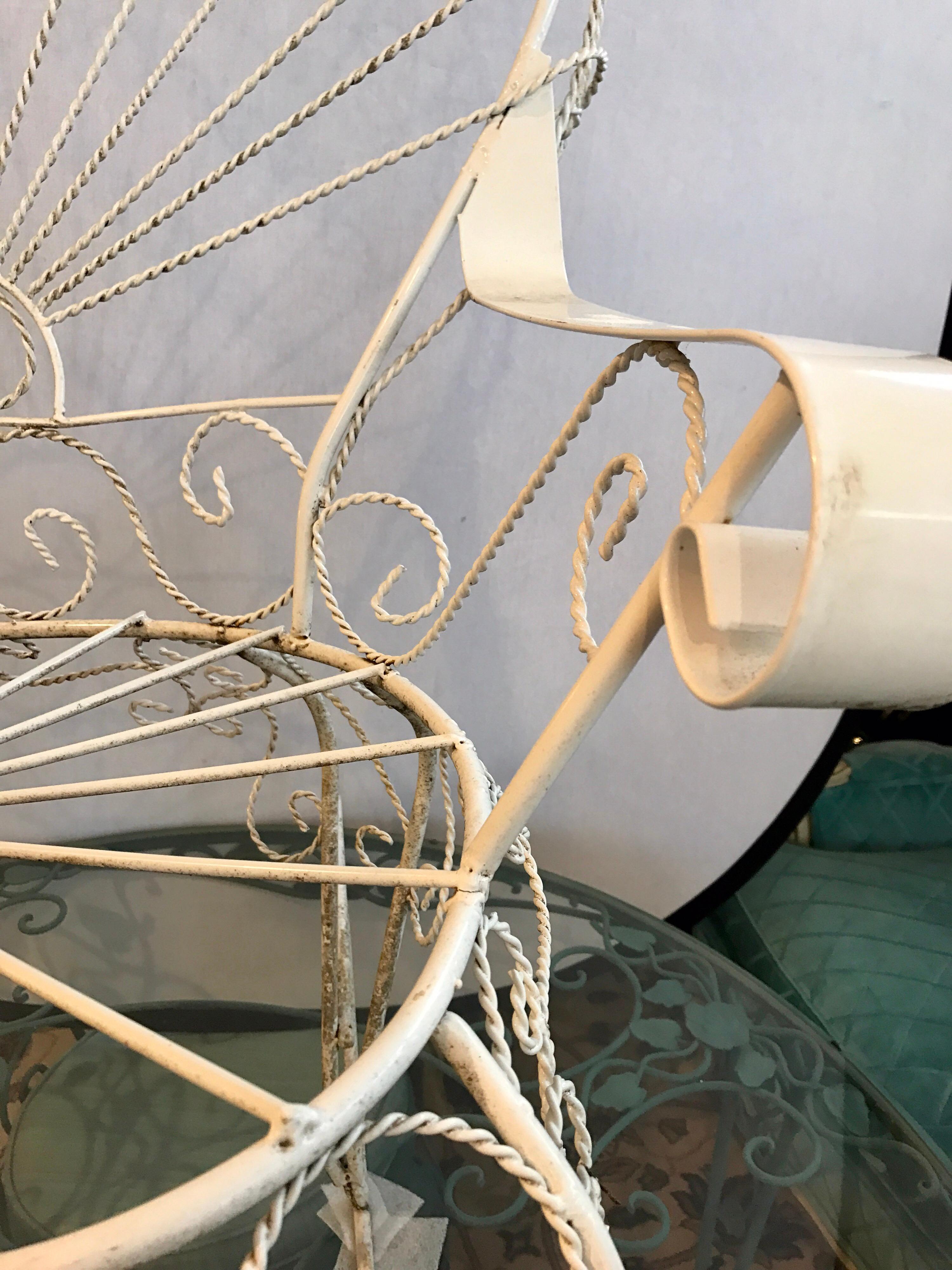 Fer Chaise à bascule Salterini en fer forgé blanc du milieu du siècle dernier