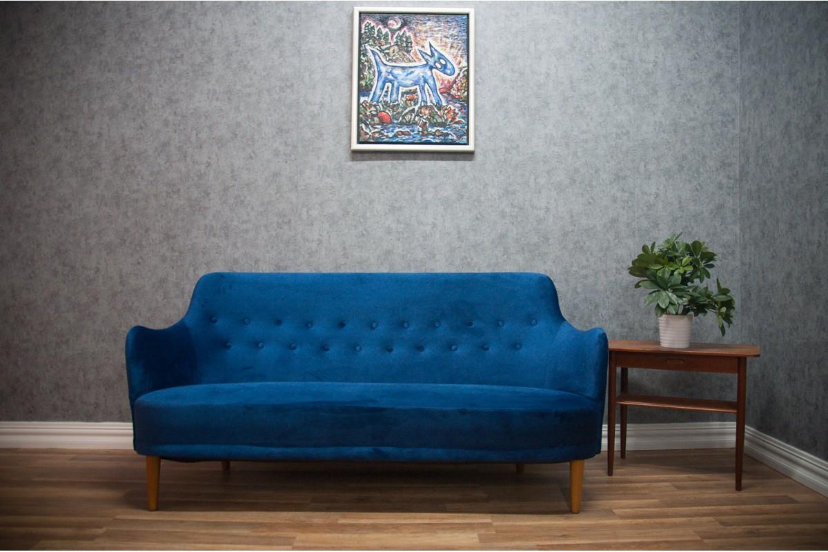 Beautiful blue sofa from the Classic Swedish 'Samas' designed by Carl Malmsten. Upholstered in blue velvet fabric. Excellent condition.