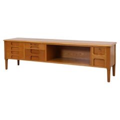 Mid-Century Sandrelli
Bertuccelli Low Credenza with Carved Drawer Fronts Mid-Century Sandrelli
Bertuccelli Low Credenza with Carved Drawer Fronts