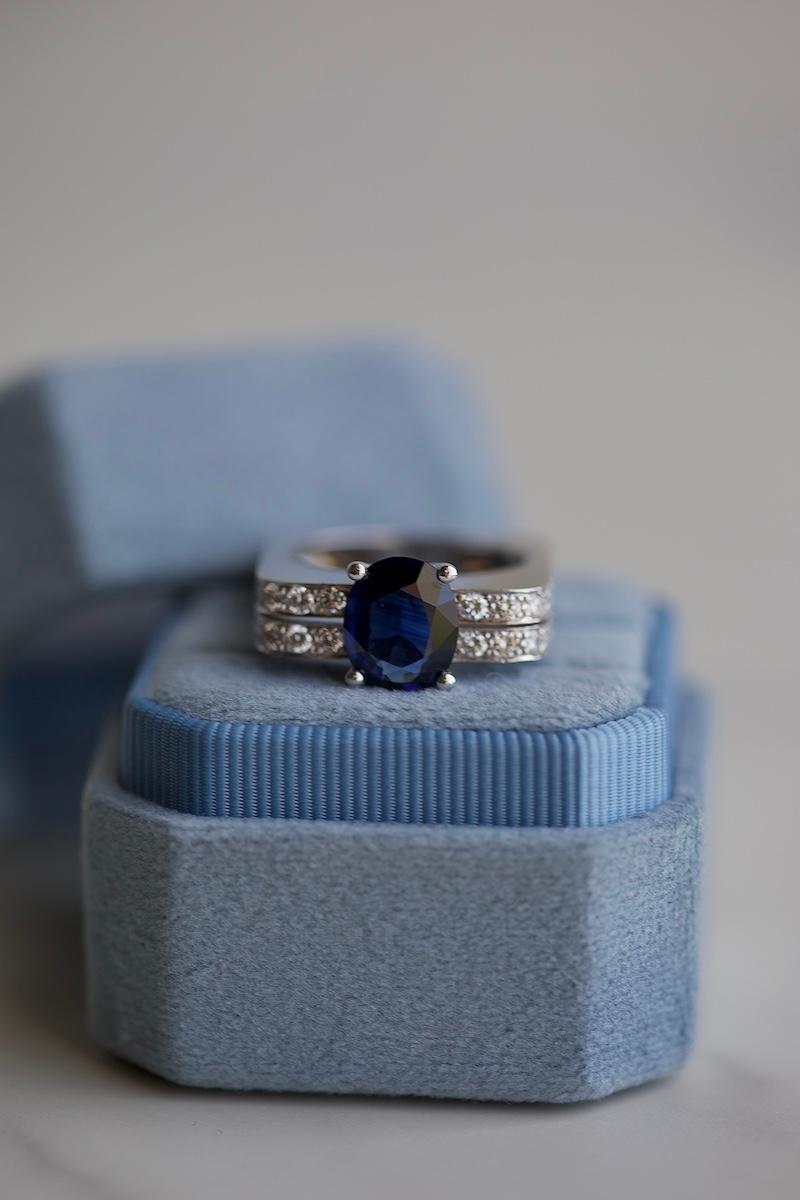 Women's or Men's Mid-Century Sapphire Diamond 18k White Gold Ring For Sale