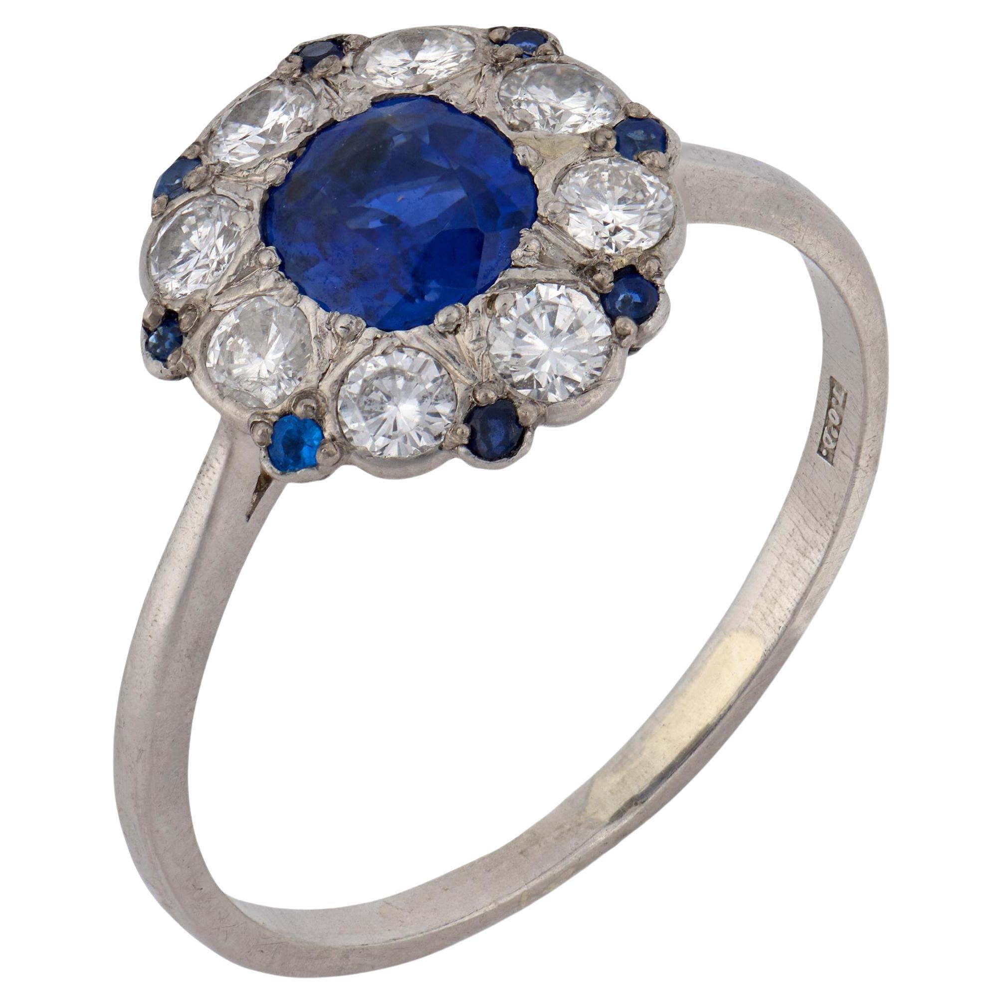 Mid Century Saphir-Diamant-Platin-Cluster-Ring im Angebot