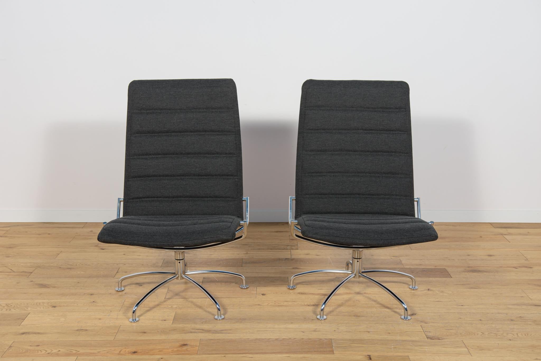 Coppia di sedie lounge, modello 