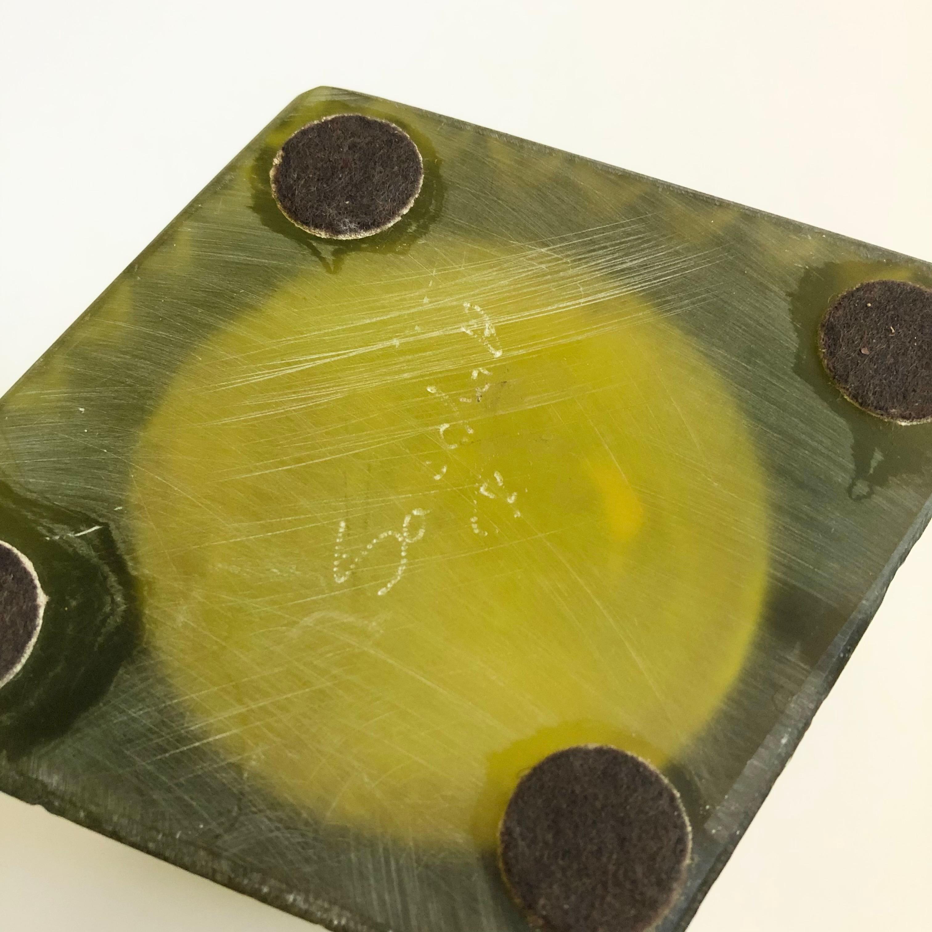 XX secolo Portacandele o vaso in resina giallo di Sascha Brastoff, metà del secolo scorso in vendita