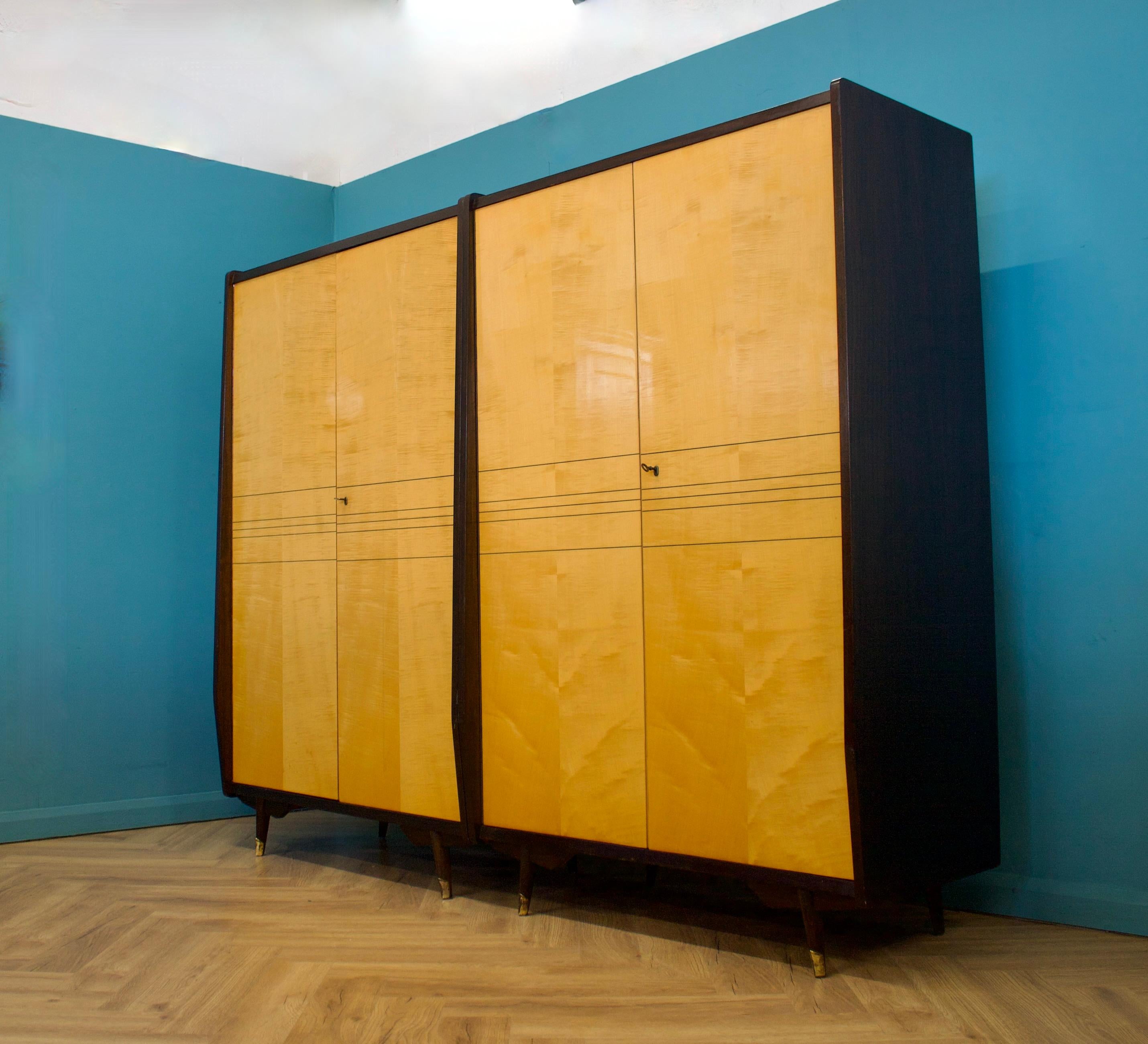 Teck Armoire en bouleau et noyer satiné du milieu du siècle de Times Furnishings, années 1960