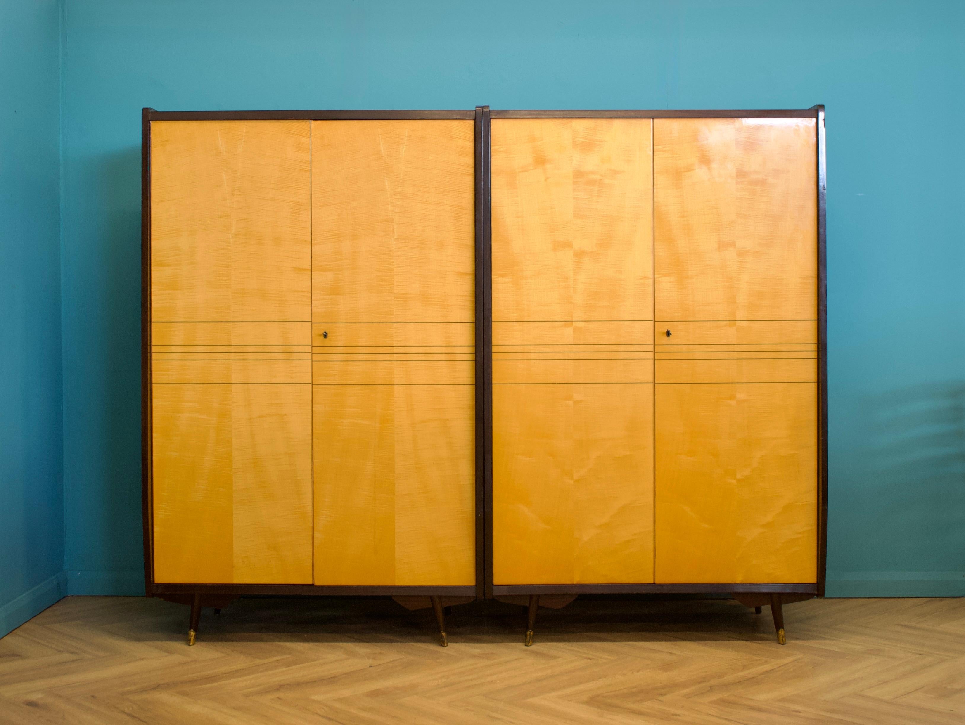 Armoire en bouleau et noyer satiné du milieu du siècle de Times Furnishings, années 1960 1