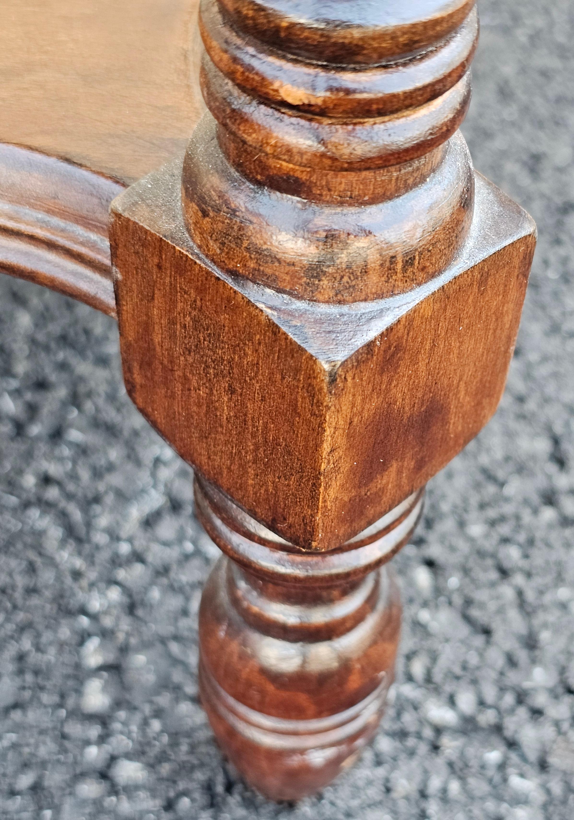Acajou Table d'appoint à plateaux en acajou satiné du milieu du siècle en vente