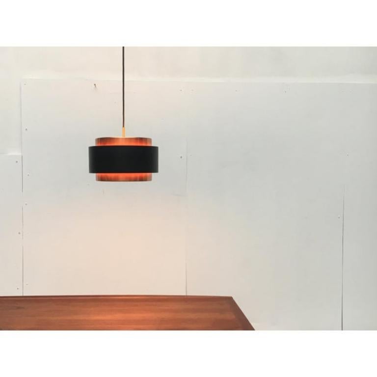 Il Saturn è un design classico realizzato dal produttore danese Fog & Mørup su disegno di Jo Hammerborg nel 1950. Qui una prima versione della produzione tra il 1957 e il 1963. Ha un design molto semplice e simmetrico.

Particolarmente suggestivo è
