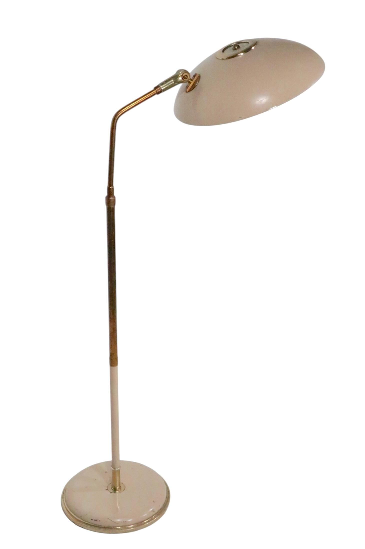 Mid Century Saucer Shade Stehleuchte Entworfen von Gerald Thurston für Lightolier im Zustand „Gut“ im Angebot in New York, NY