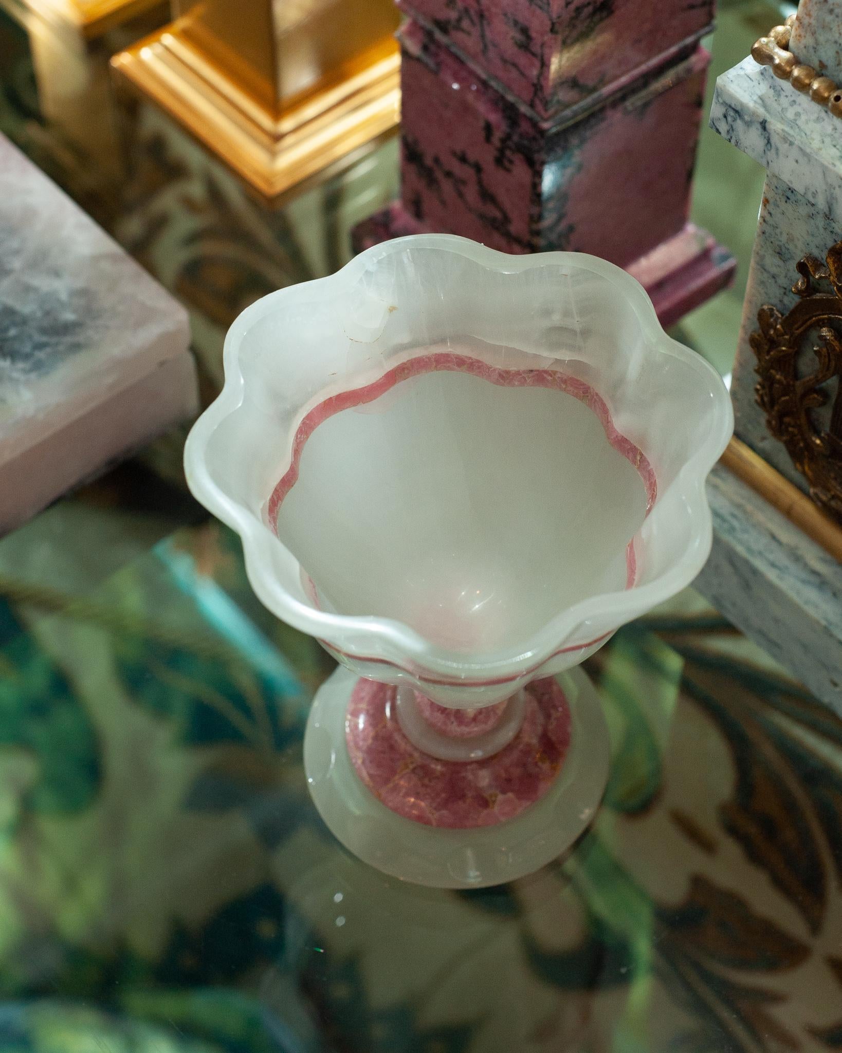 A stunning mid-century scalloped white onyx and rhodonite bowl with footed pedestal base. Finely carved with delicate scalloped shape, in an exceptional quality of stone.