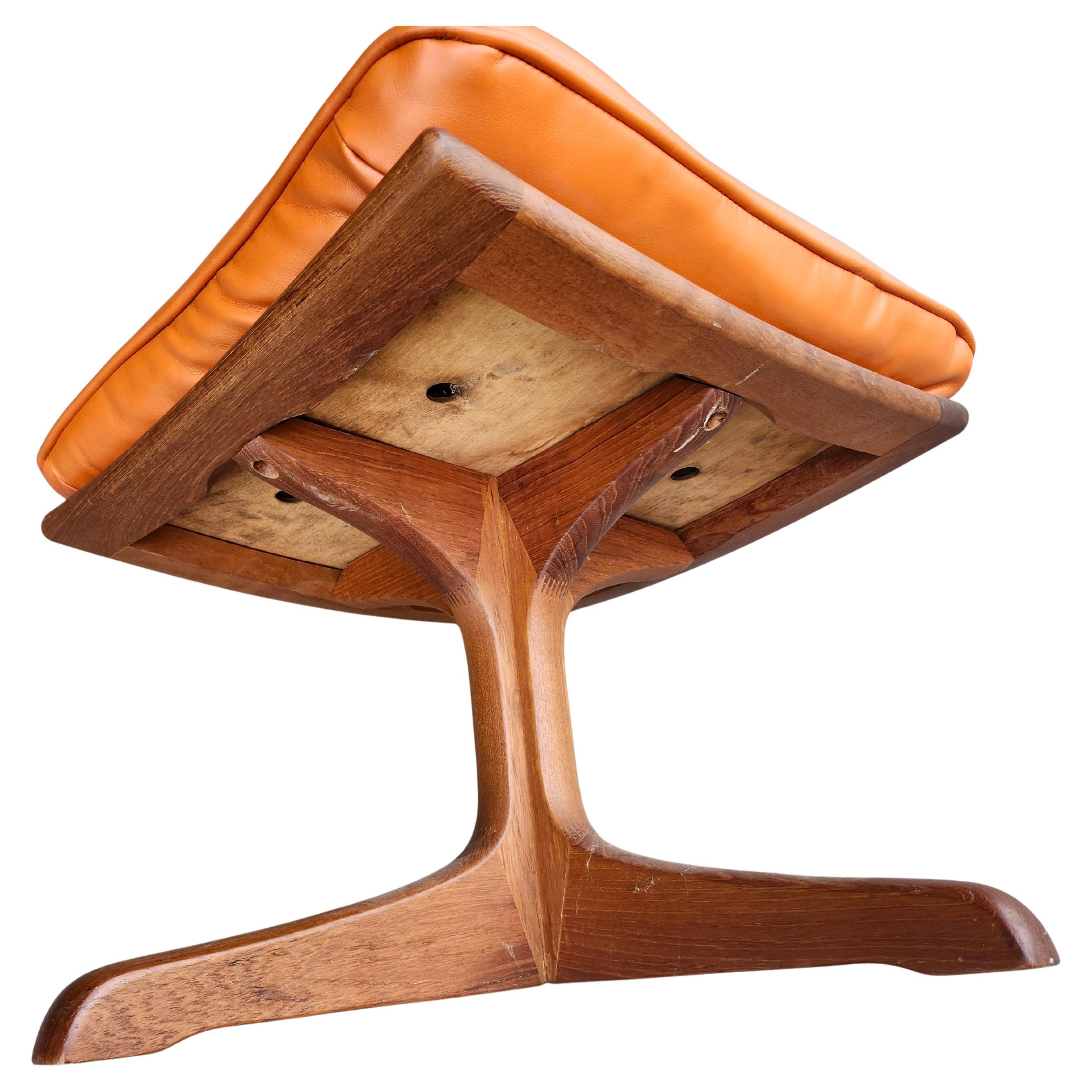 Mid-Century Scandanavian Modern Footstool Ottoman Orange Faux Leather & Oak 1970 In Good Condition For Sale In Port Jervis, NY