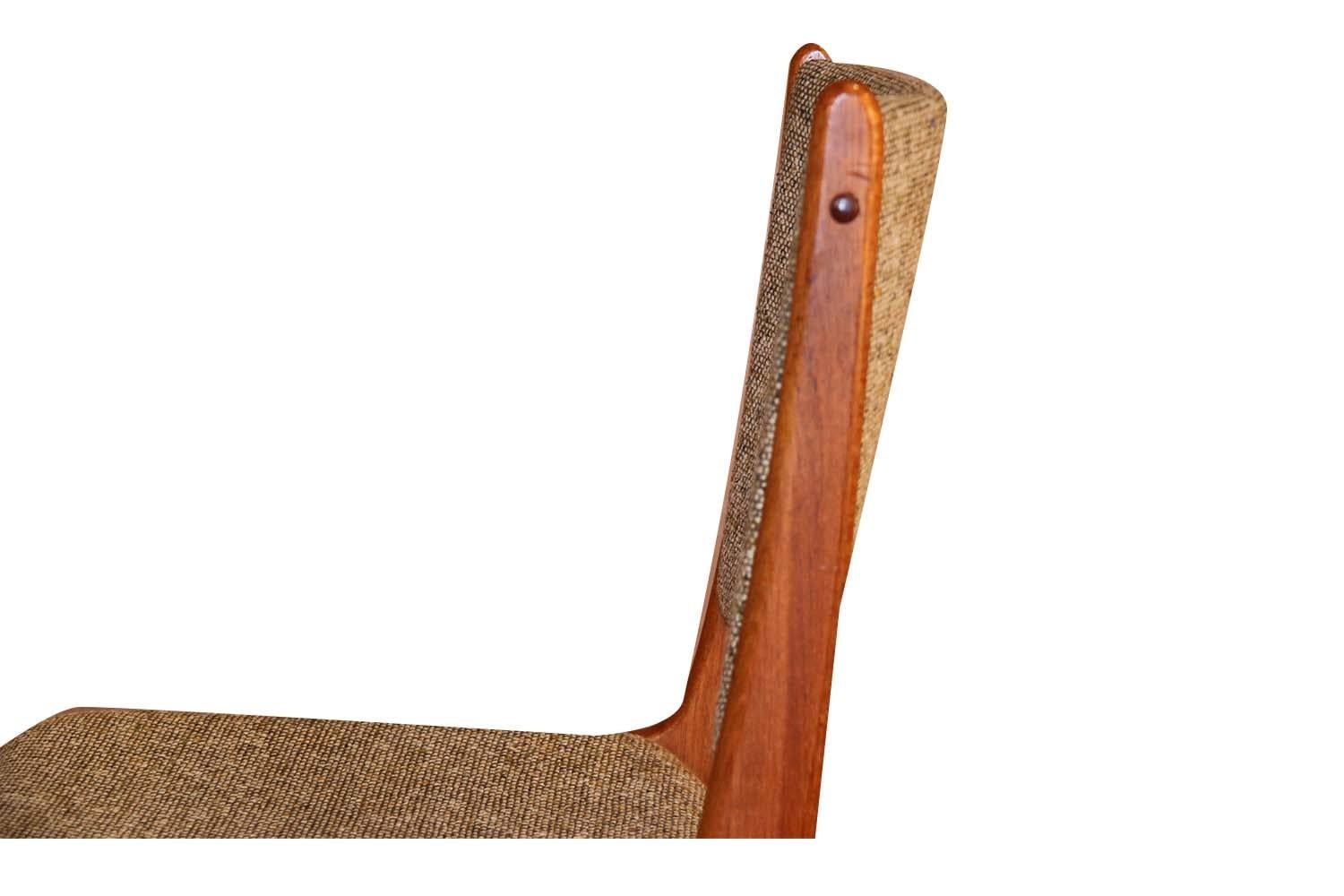 Mitte des Jahrhunderts Scandinavia Woodworks Co. Teakholz-Esszimmerstühle 2