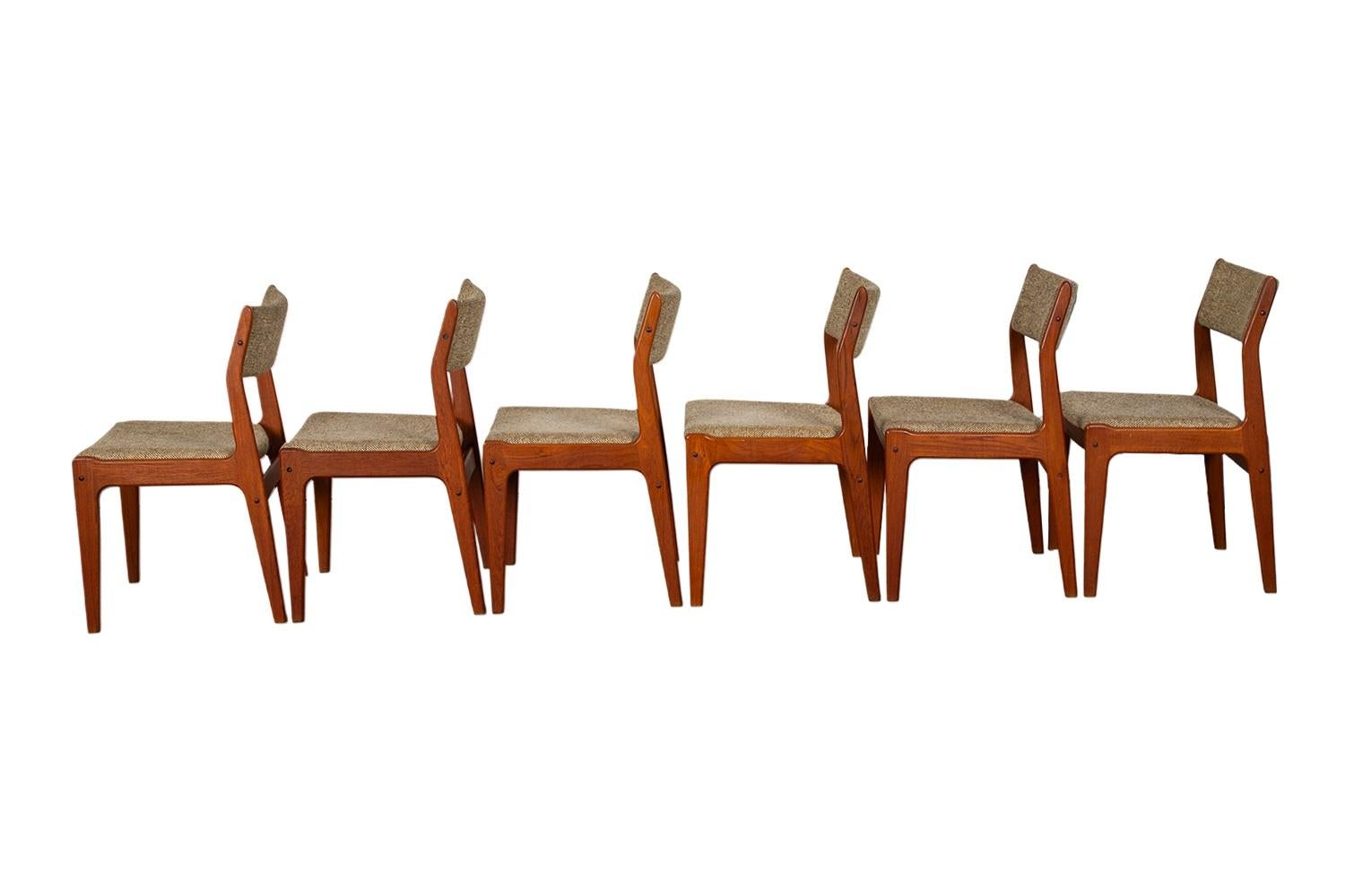 Mid-Century Scandinavia Woodworks Co. Teak Dining Chairs six In Good Condition In Baltimore, MD