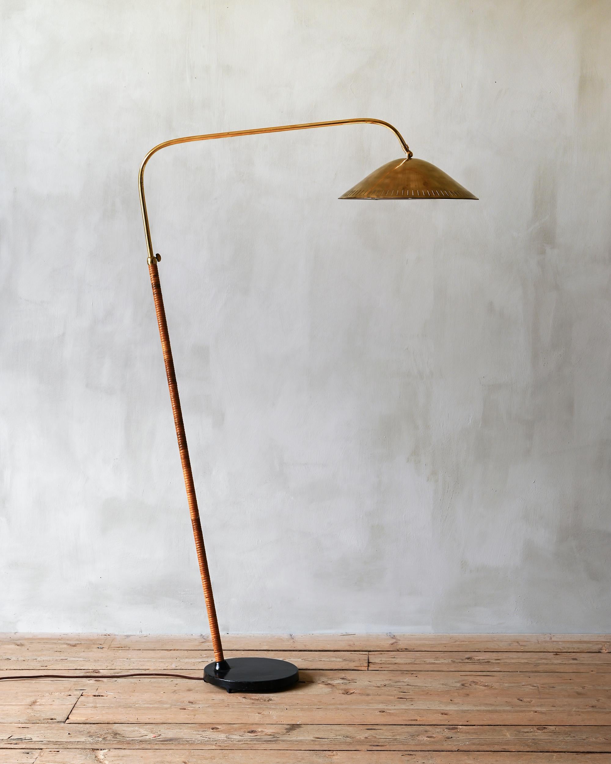 Midcentury Scandinavian Adjustable Brass Floor Lamp In Good Condition In Mjöhult, SE
