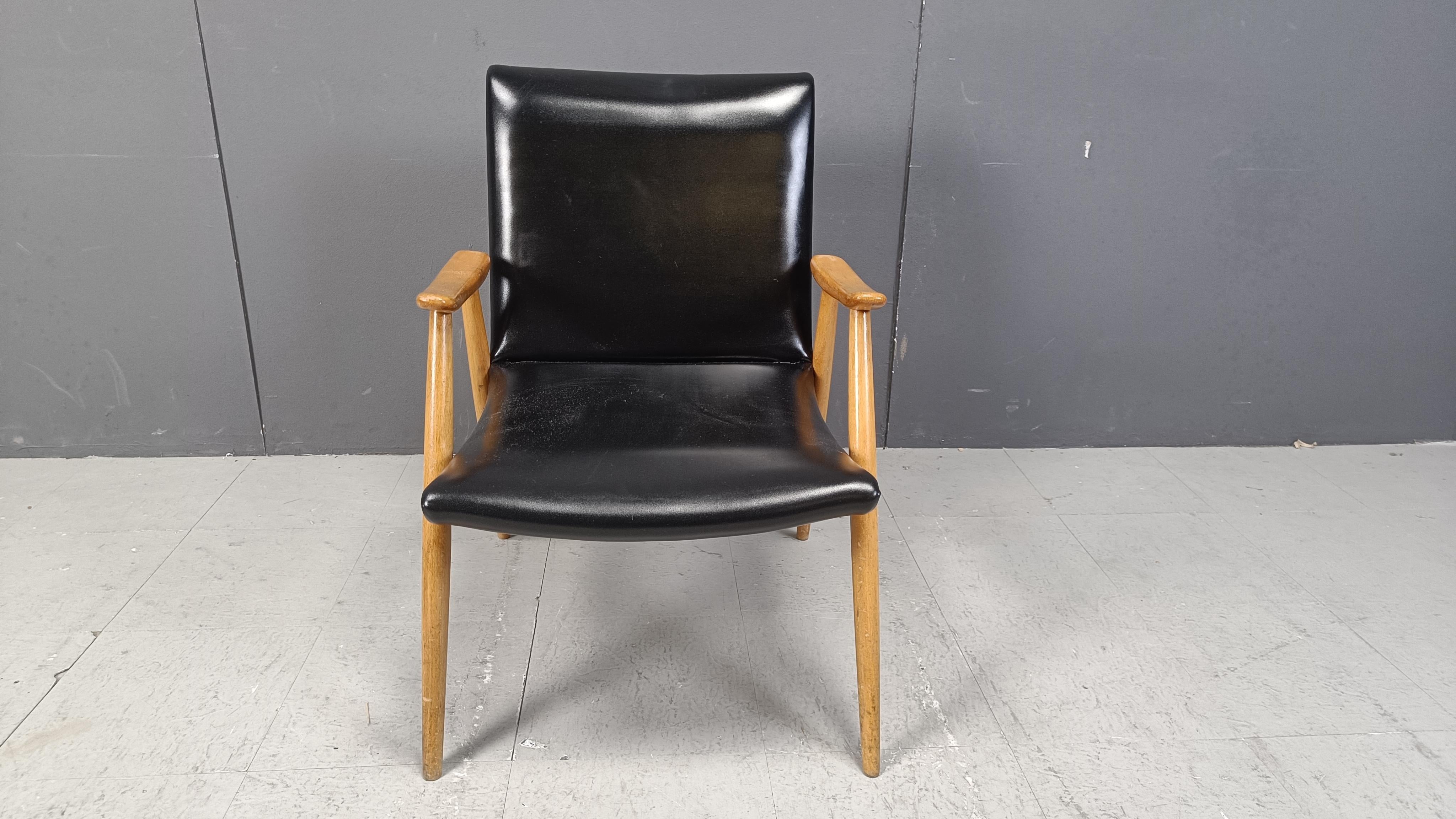 Mid century wooden armchair with newly upholstered black leatherette seat.

Beautiful and elegant design with curvy armrests and slim legs.

1960s - Denmark

Dimensions:
Height: 77cm
Width: 55cm
Depth: 60cm
Saet height: 40cm

Ref.: 25021114

*All