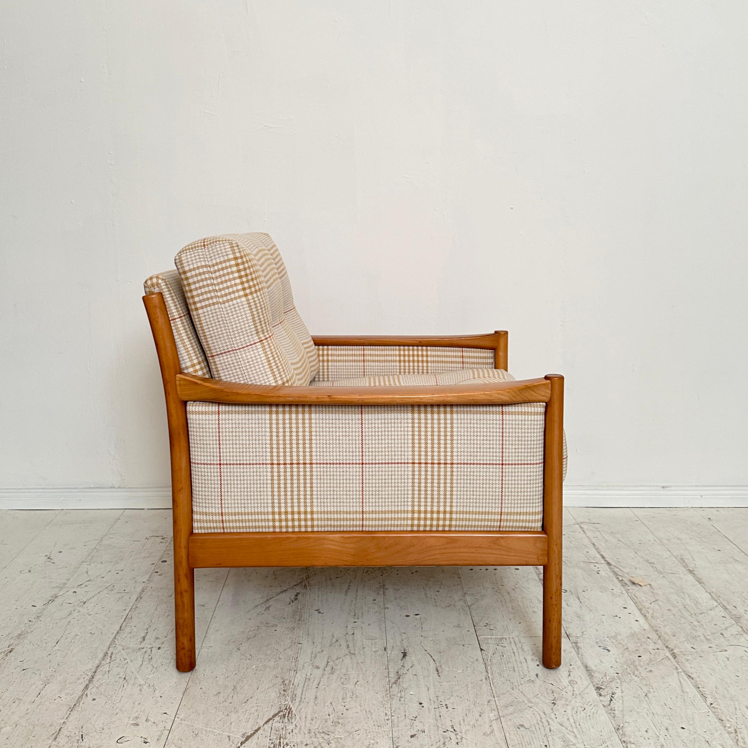 Mid Century Scandinavian Armchair in Cherry Wood and Checked Fabric, ca. 1960 For Sale 6