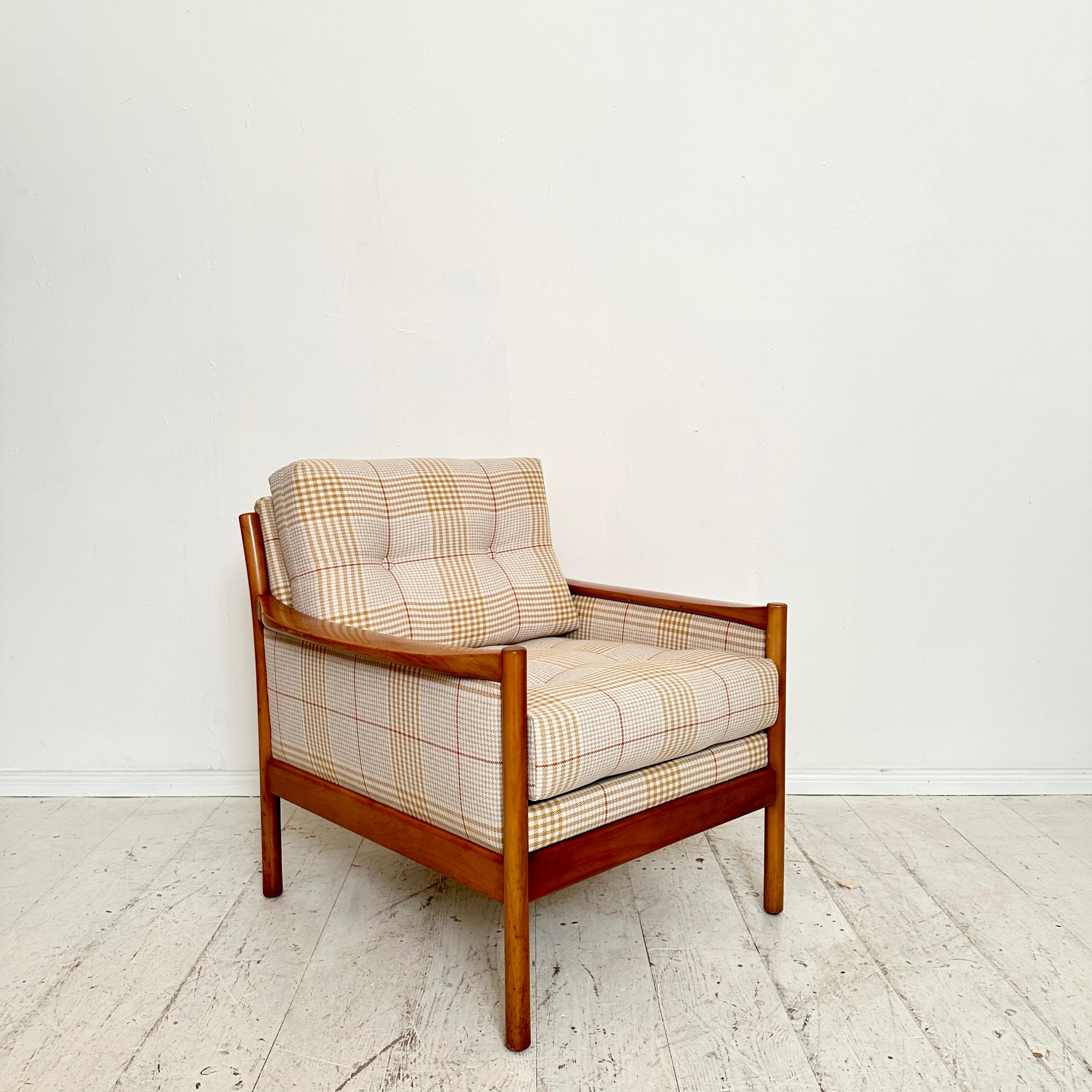 Mid Century Scandinavian Armchair in Cherry Wood and Checked Fabric, ca. 1960 For Sale 7