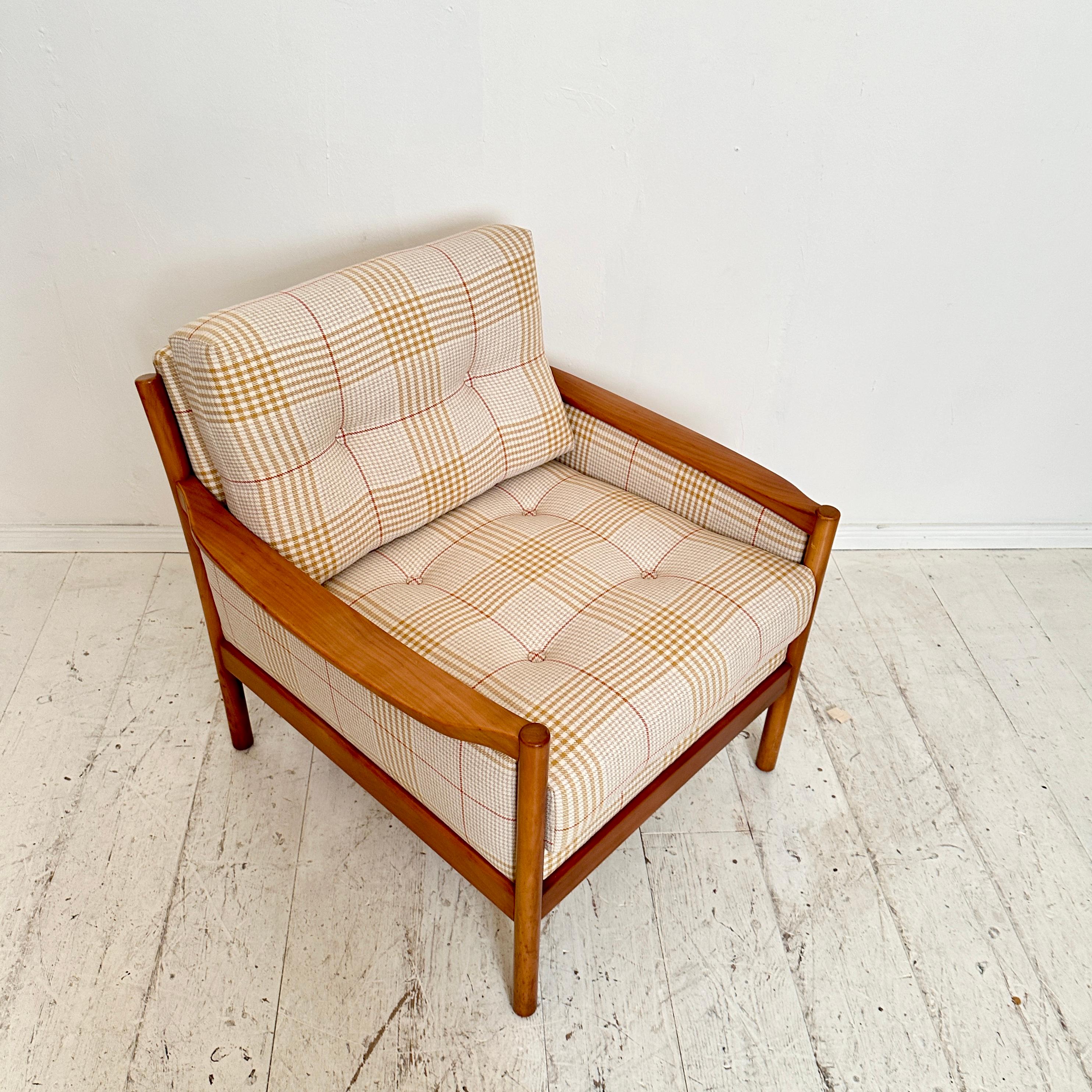 Mid Century Scandinavian Armchair in Cherry Wood and Checked Fabric, ca. 1960 For Sale 8