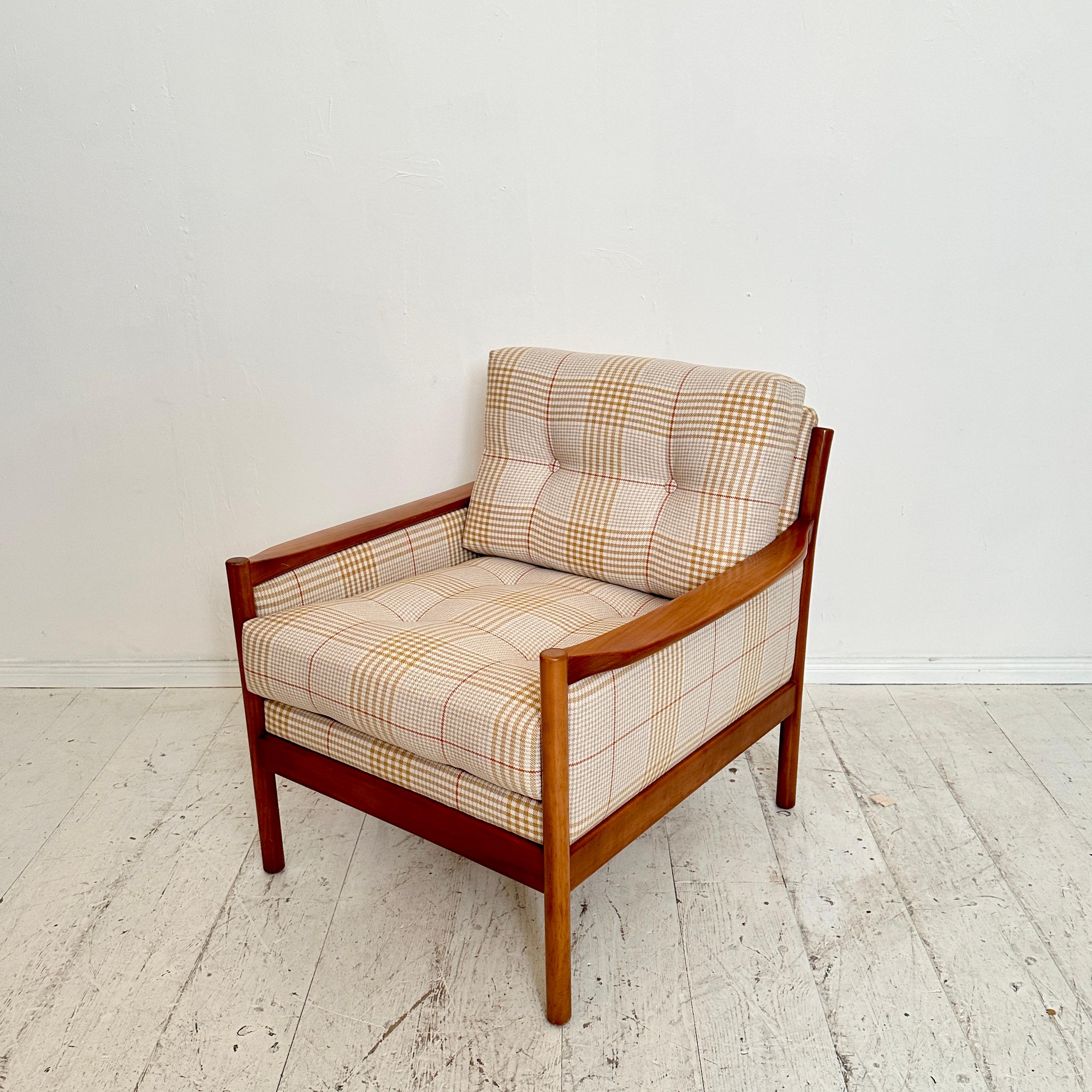 Mid Century Scandinavian Armchair in Cherry Wood and Checked Fabric, ca. 1960 For Sale 9