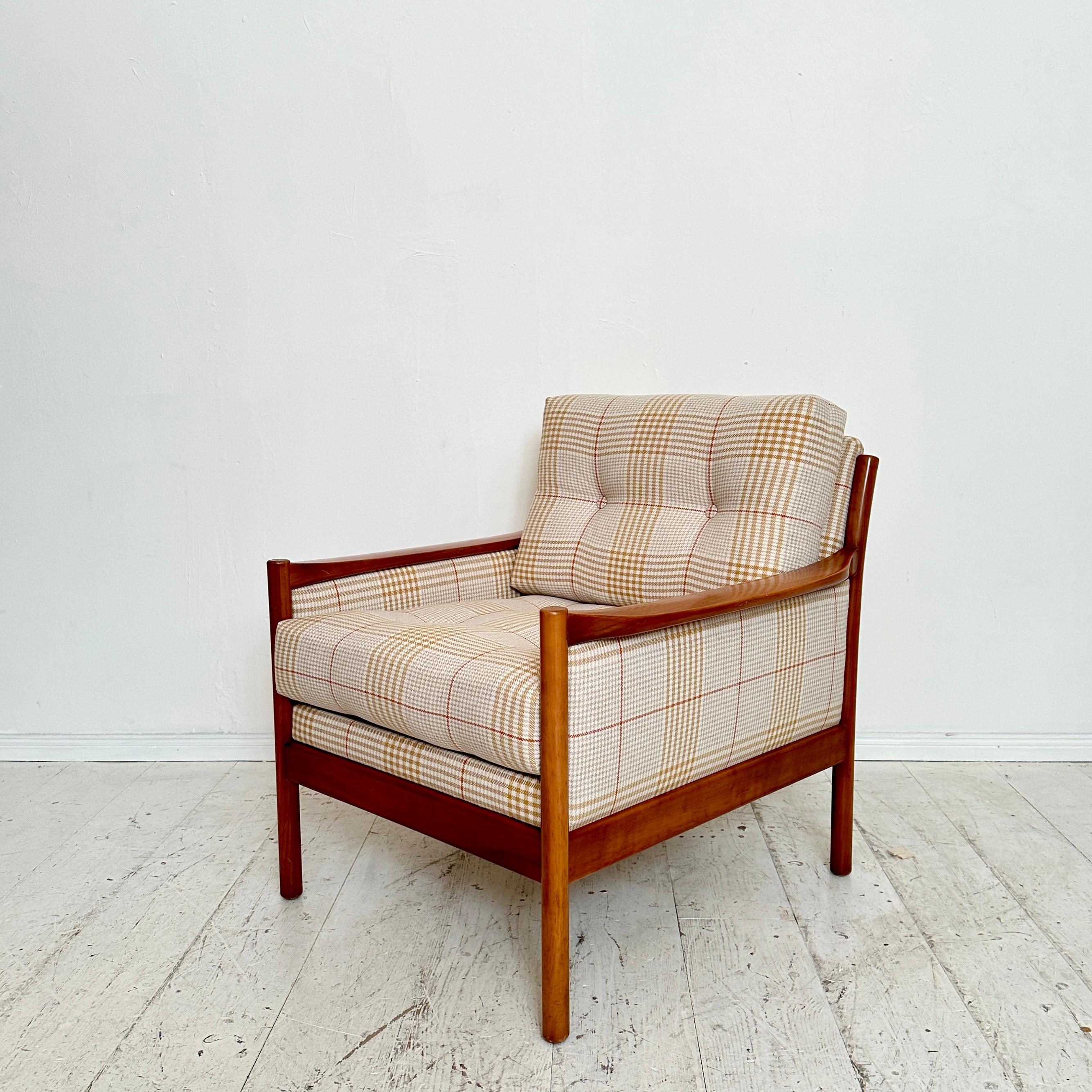 This fantastic Mid Century Scandinavian Armchair was made around 1960.
It is made out of solid Cherry Wood and newly upholstered in a yellow brown Checked Fabric.
Beautiful detailed work.
A unique piece which is a great eye-catcher for your antique,