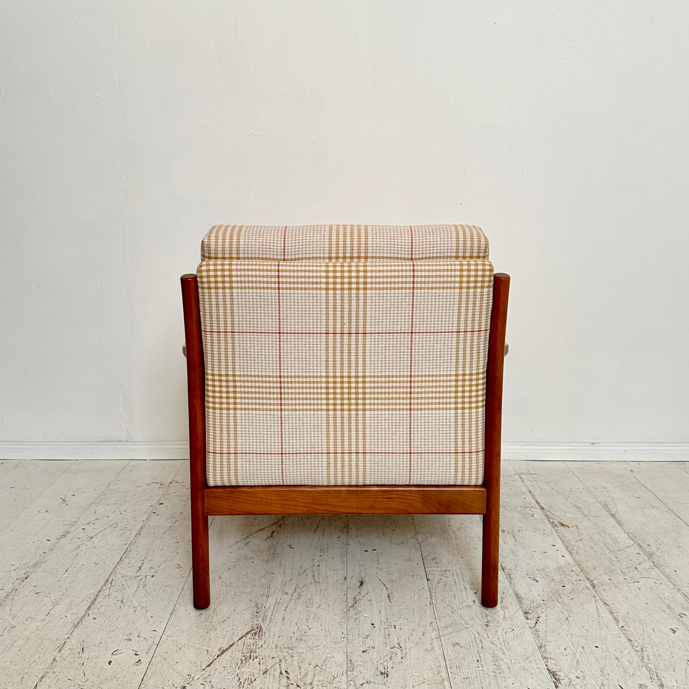 Mid Century Scandinavian Armchair in Cherry Wood and Checked Fabric, ca. 1960 For Sale 3