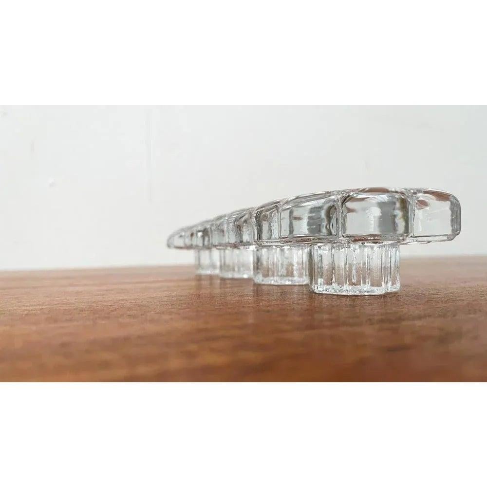 Portacandele in vetro artistico scandinavo di metà secolo, anni '60, in ottime condizioni. Progettato dal 1960 al 1969.

Informazioni aggiuntive:
Materiali: Vetro
Stile: Medioevo Moderno
Tipo di articolo: Vintage, Antico o Pre-owned
Dimensioni: