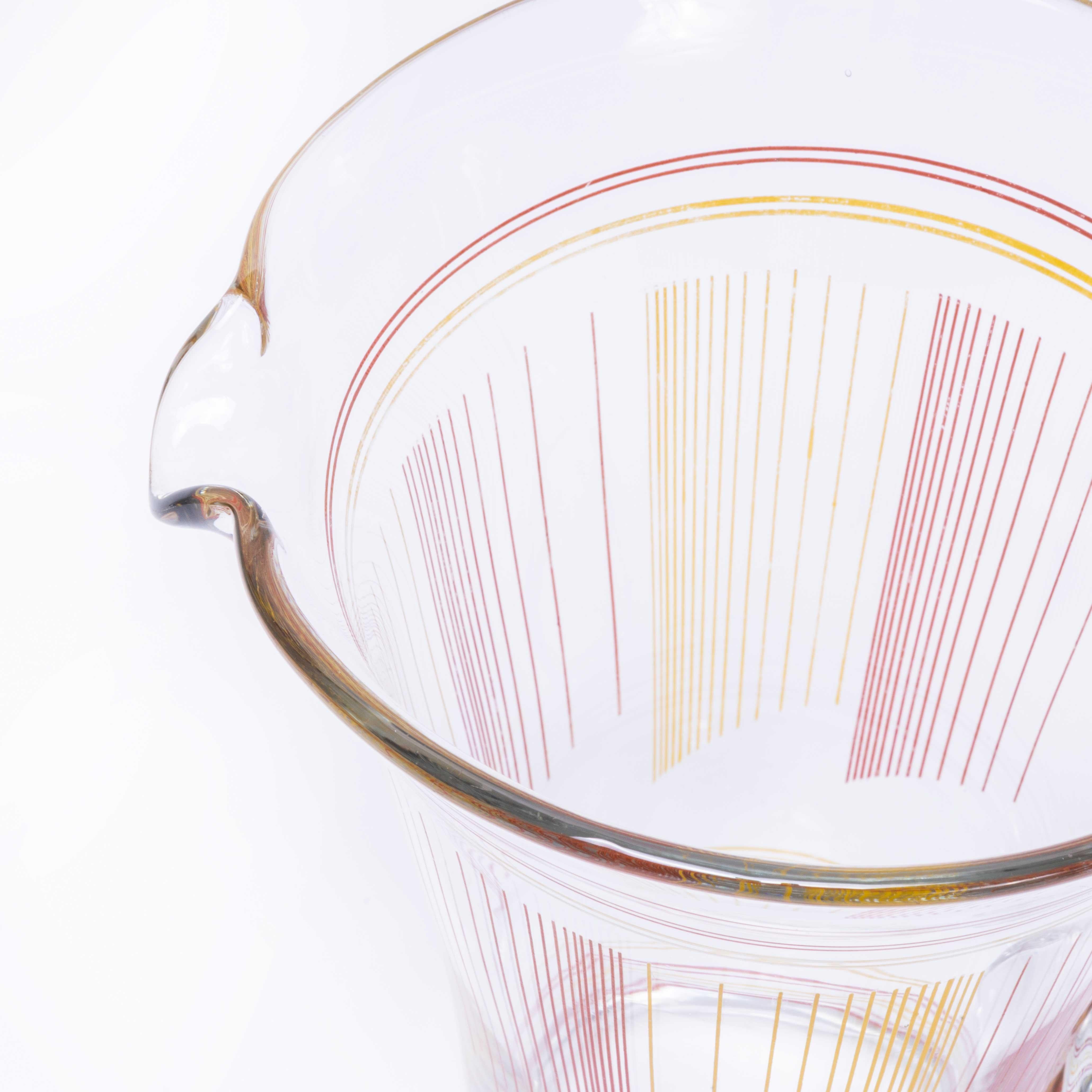 Scandinave Pichet d'art scandinave du milieu du siècle en verre émaillé en vente