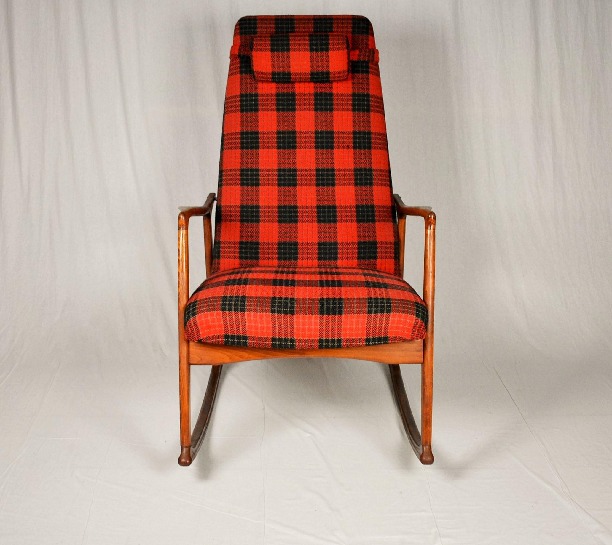 Midcentury Scandinavian Beechwood Rocking Chair, 1960s 4