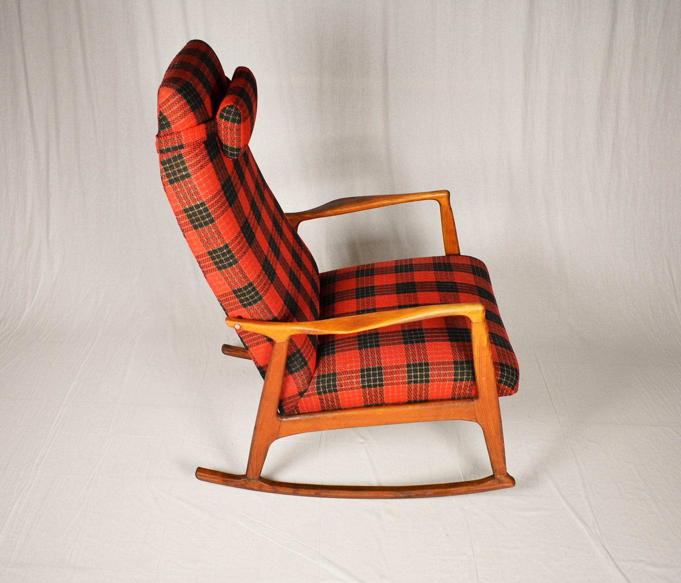Midcentury Scandinavian Beechwood Rocking Chair, 1960s 1