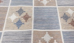 Tappeto scandinavo in stile Mid-Century, tessuto a trama piatta, color beige, di Rakel Carlander (a quadrati)
