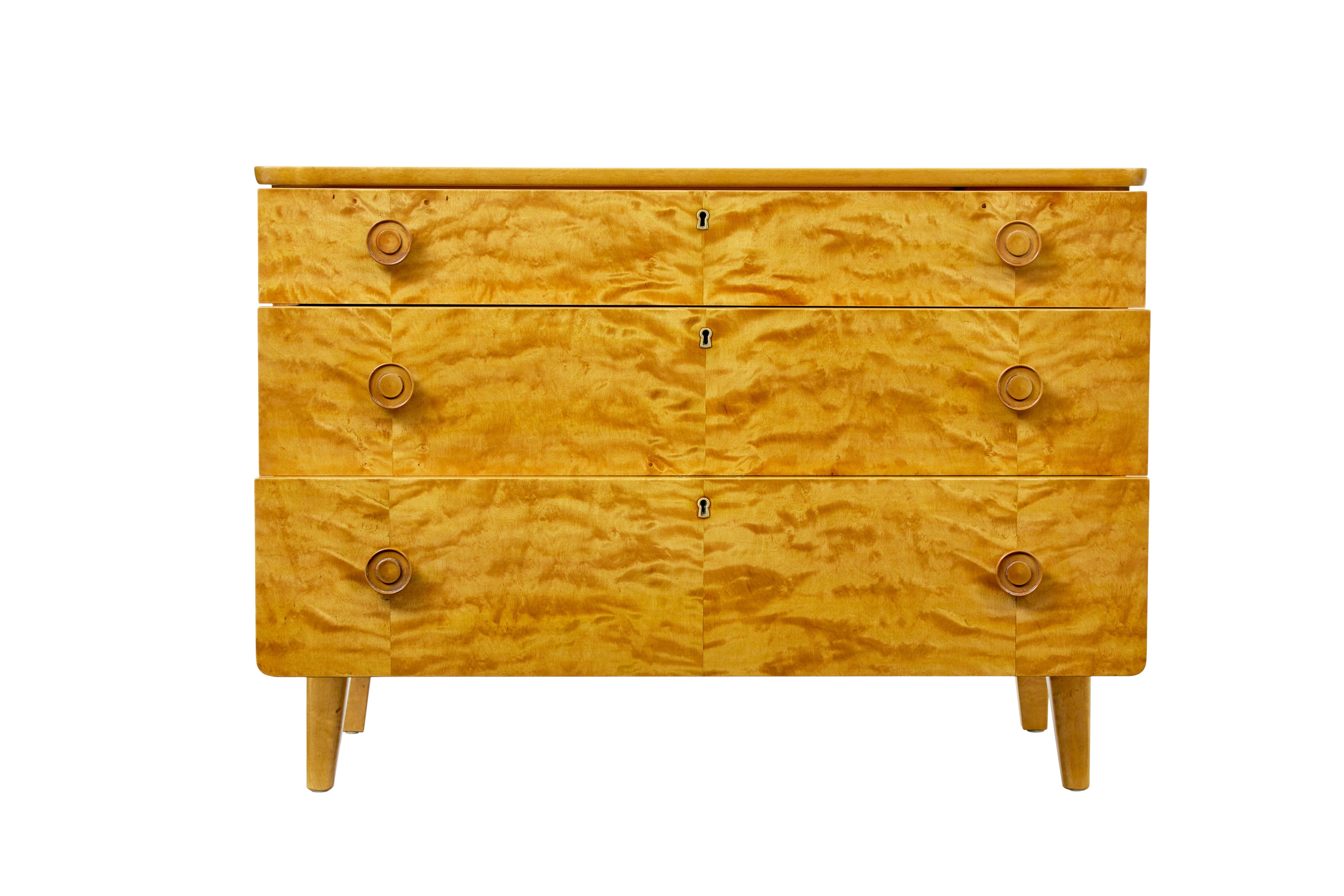 Mid-Century moderno Cassettiera scandinava di metà secolo in betulla in vendita
