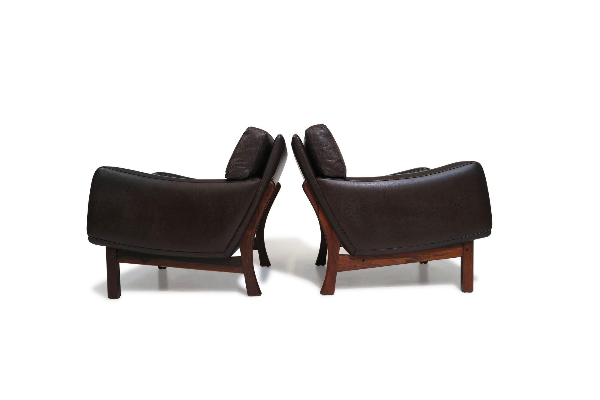 Mid-century Scandinavian Brown Leather and Rosewood Lounge Chairs For Sale 3