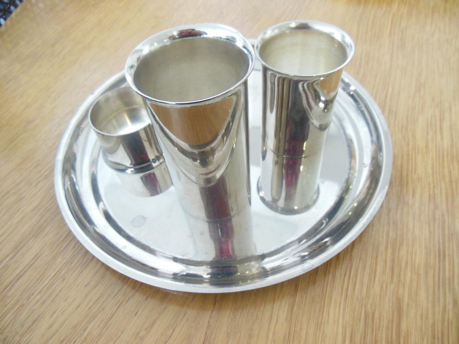 Metal candlesticks candleholders Scandinavian midcentury Danish modern

Solid set of 4 cylinder with 1 plate .

Centerpiece

Can be turned upside down to be used as dry vases for floral arrangement or as candle holders (or tea