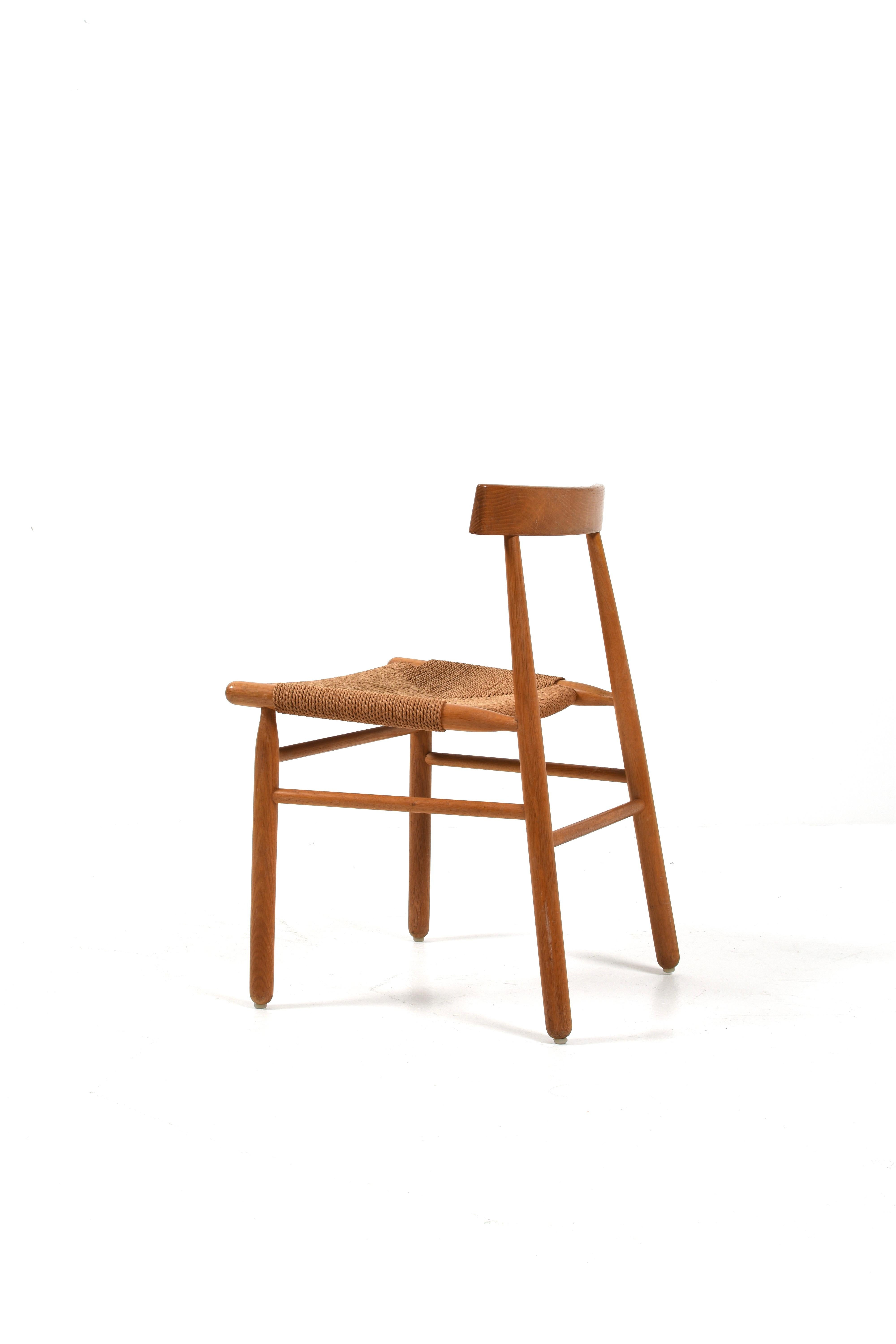 Silla escandinava de mediados de siglo en roble y cuerda de papel tejida, Dinamarca, años 50 mediados del siglo XX en venta