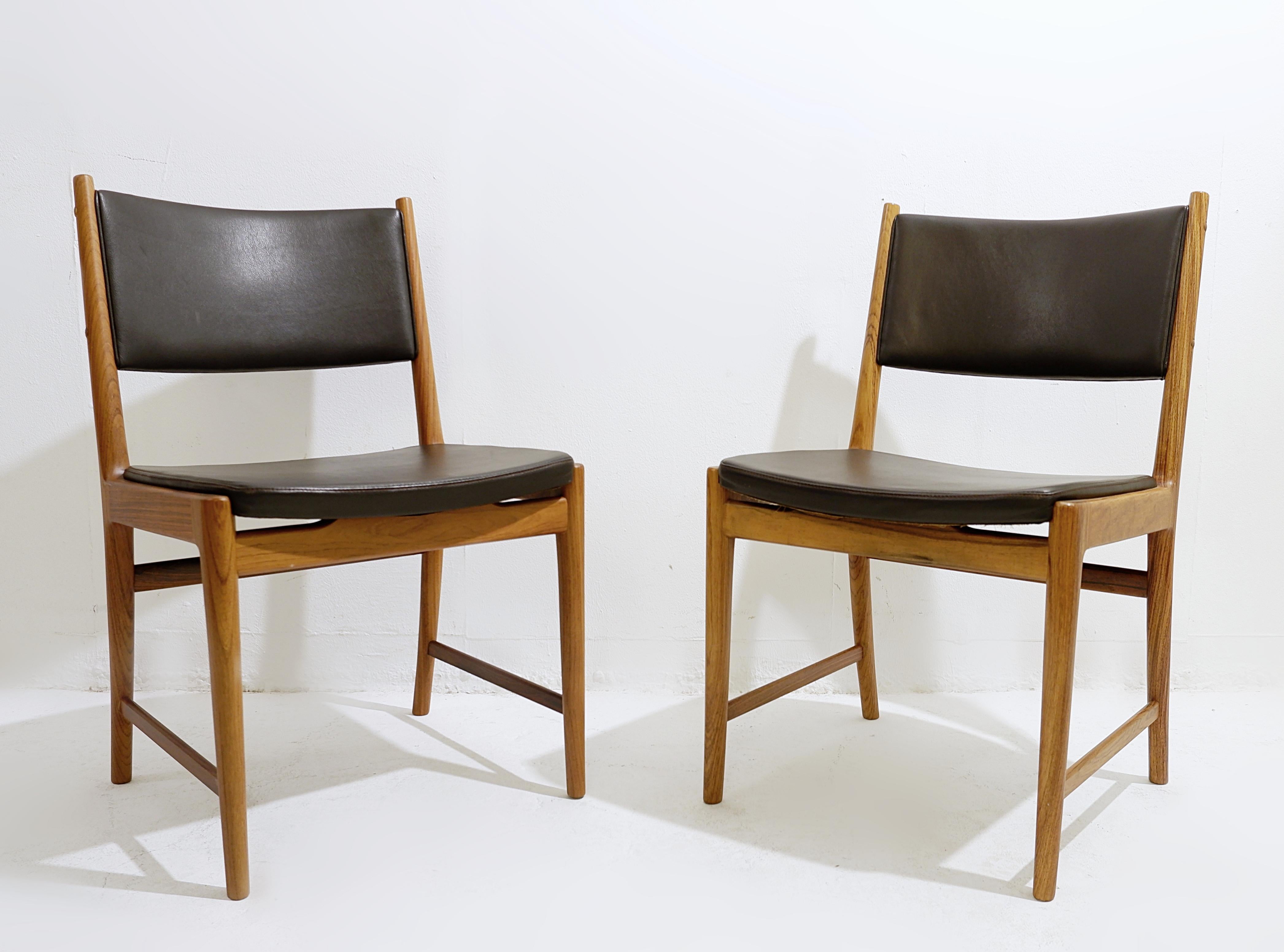 Mid-Century Scandinavian Chairs by Kai Lyngfeldt Larsen for Soren Willadsen In Good Condition In Brussels , BE