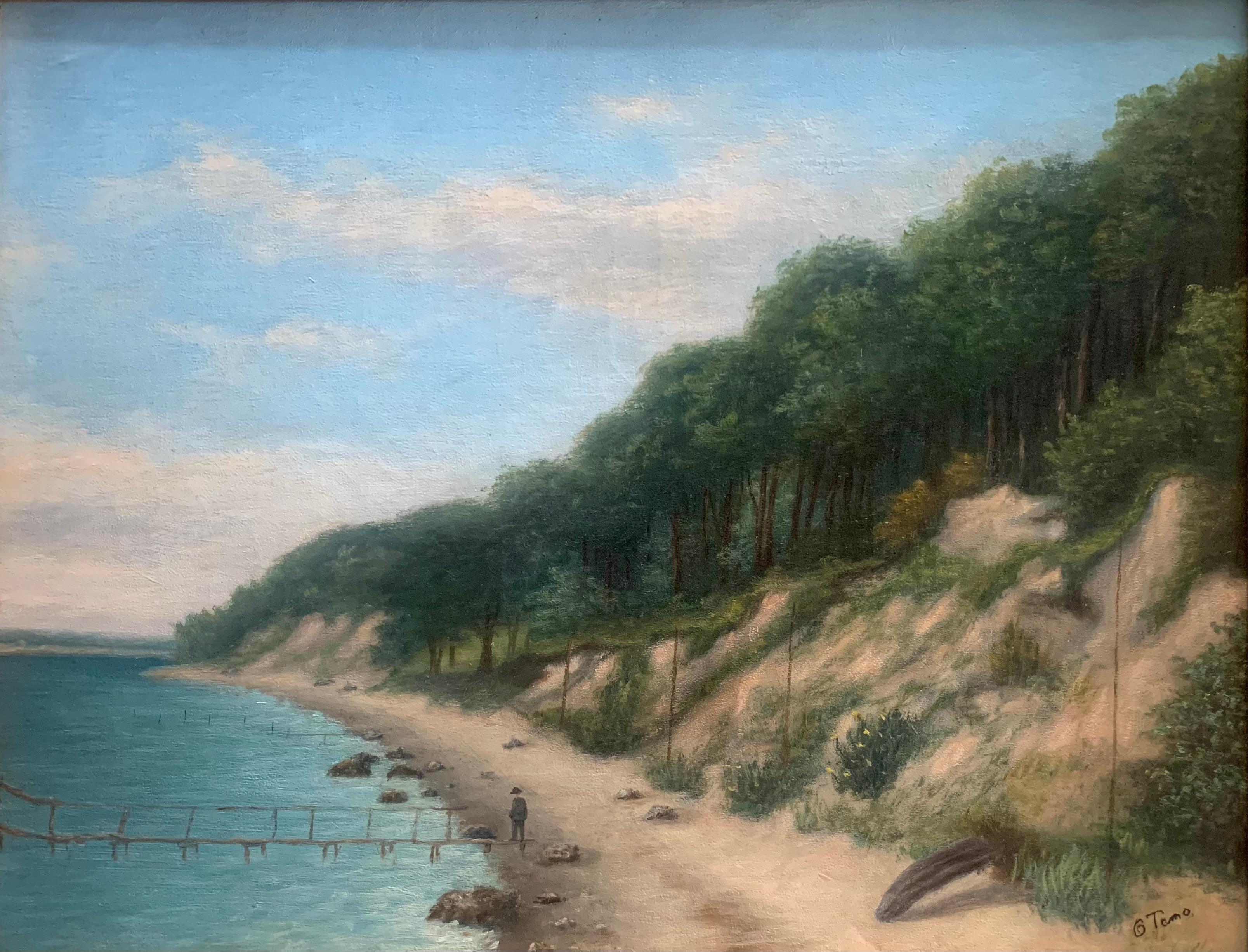 Dies ist eine skandinavische Vintage-Öl auf Platte Mitte des Jahrhunderts Gemälde mit Motiv einer Küstenlinie, die in das blaue Wasser. Der Himmel ist blau mit ein paar Wolken, sandige Klippen gehen in eine bewaldete Landschaft über. Eine einsame