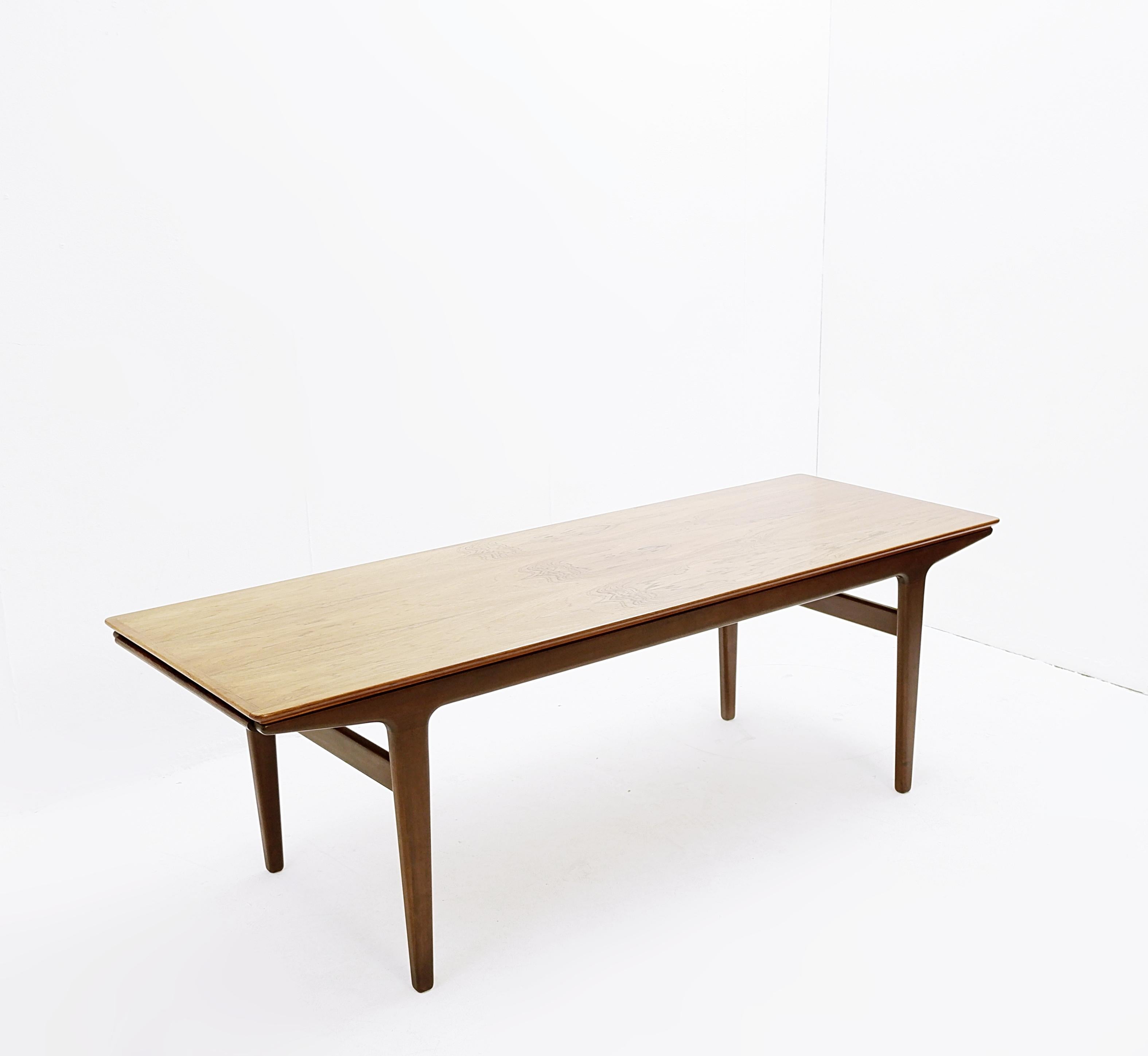 Mid-Century Modern Mid-century scandinavian Coffee Table with Extension, 1960s For Sale
