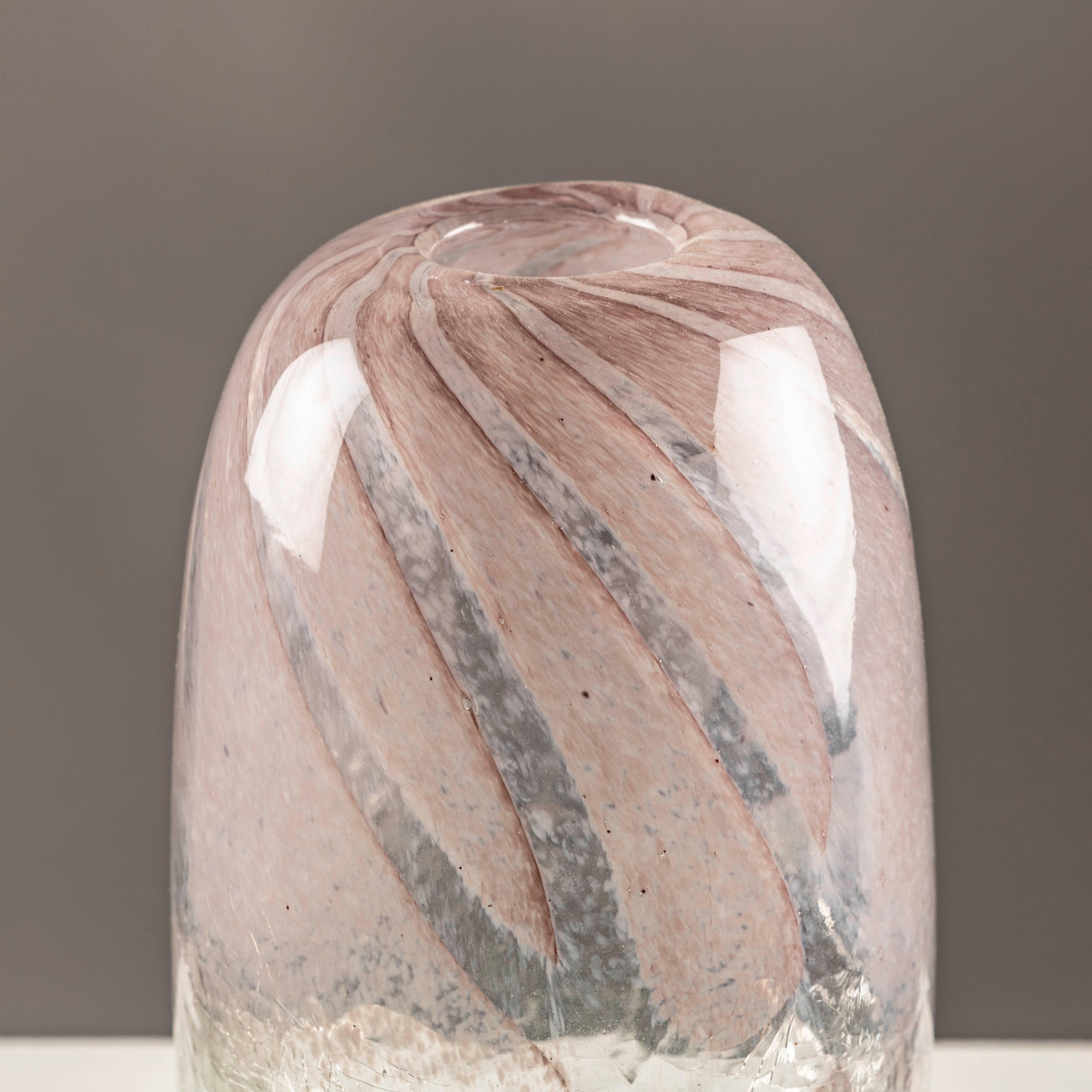 Metà XX secolo Vaso in vetro Craquele scandinavo di metà secolo in vendita