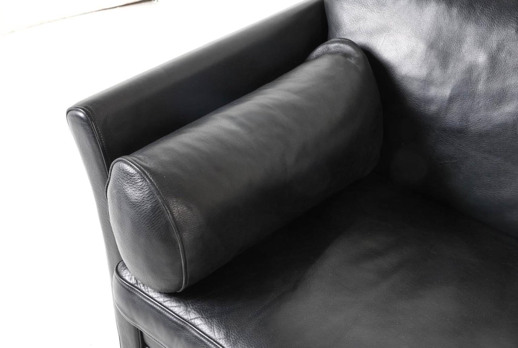 Skandinavisches dänisches modernes Sofa aus schwarzem Leder Loveseat aus der Mitte des Jahrhunderts im Zustand „Gut“ im Angebot in Brooklyn, NY
