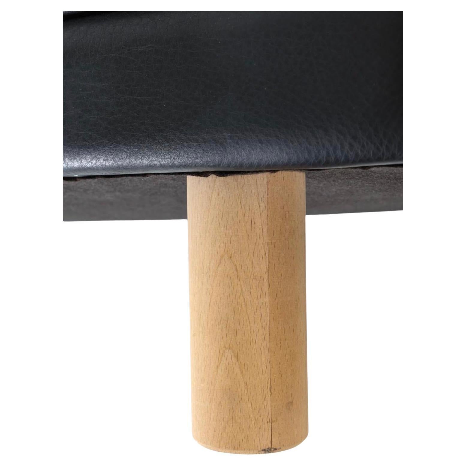 Skandinavisches dänisches modernes Sofa aus schwarzem Leder Loveseat aus der Mitte des Jahrhunderts (Mitte des 20. Jahrhunderts) im Angebot