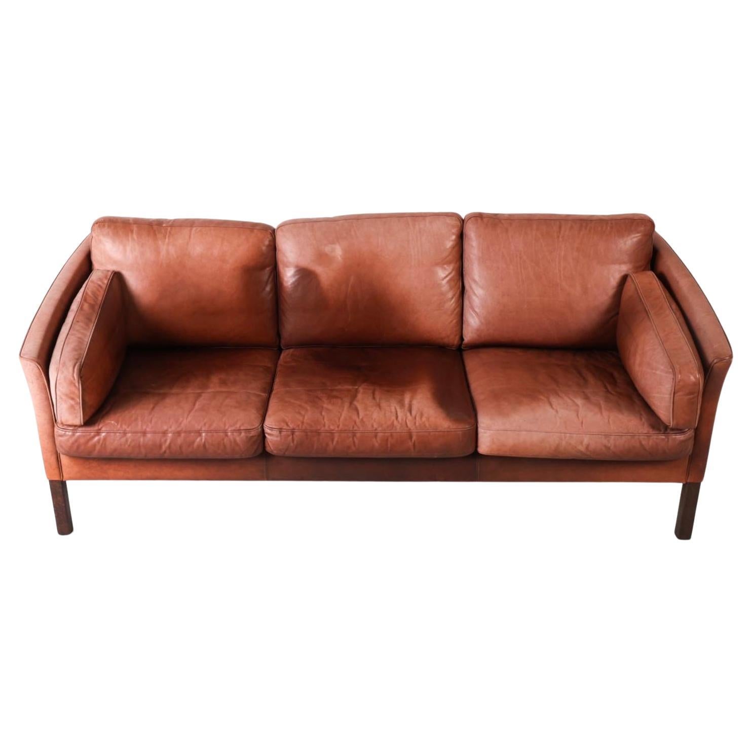 Scandinave moderne Canapé en cuir brun délavé de style scandinave moderne danois du milieu du siècle dernier en vente