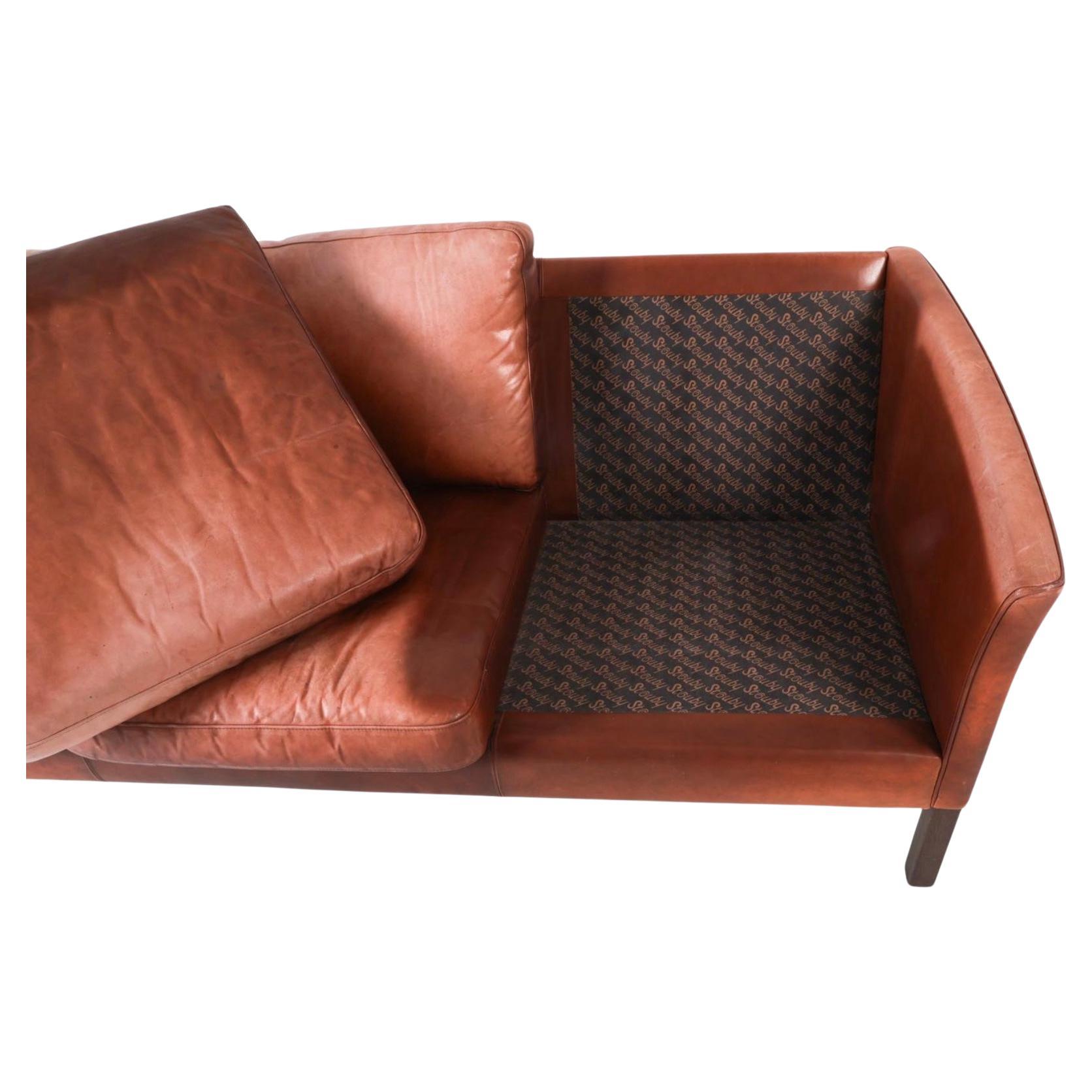 Danois Canapé en cuir brun délavé de style scandinave moderne danois du milieu du siècle dernier en vente