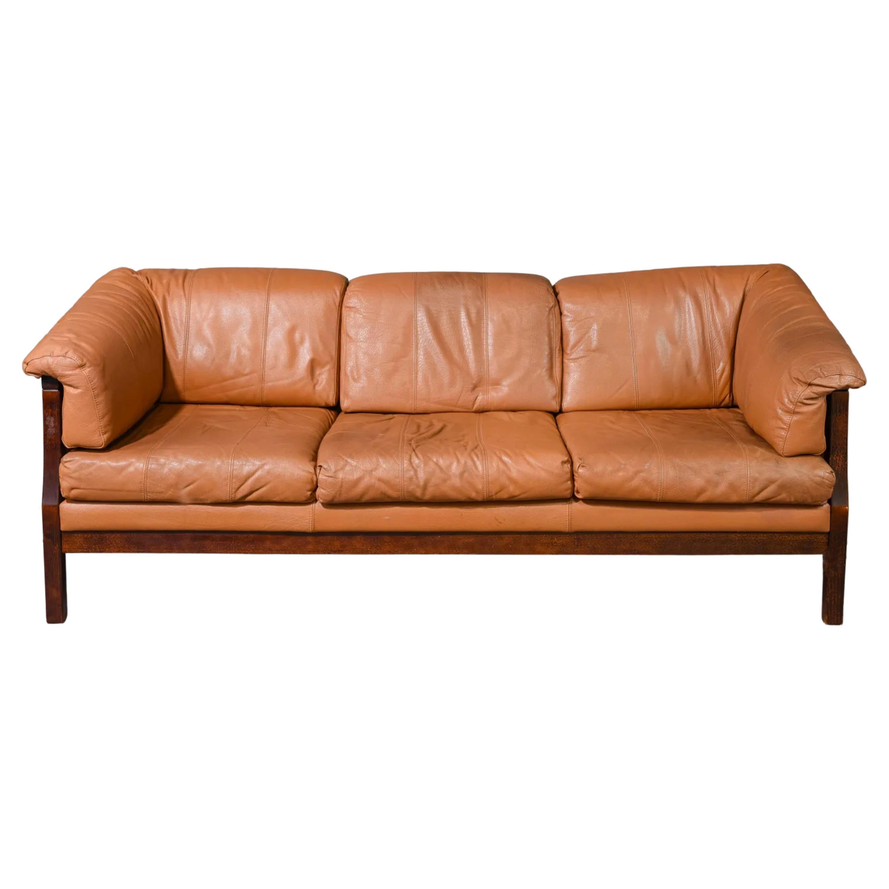 Skandinavisches modernes dänisches 3-Sitz-Sofa aus braunem Leder, Mitte des Jahrhunderts 