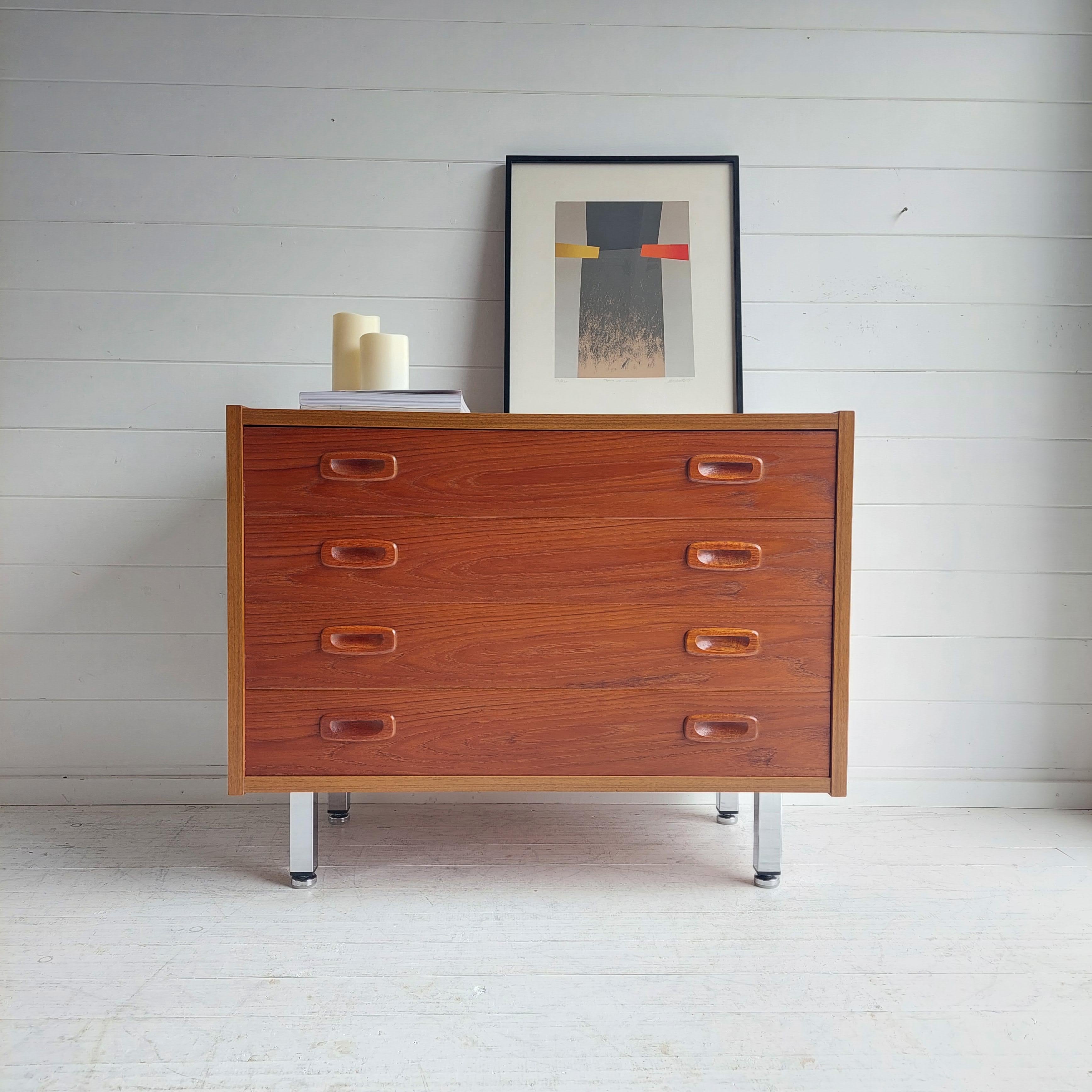 An elegant and classic Danish chest of drawers from the 1960s.
Beautifully raised on chrome legs.
The chest features 4 opening drawers with moulded and drawer pulls.
The piece has a stunning and lovely warm Teak grain.

Classic and versatil design
