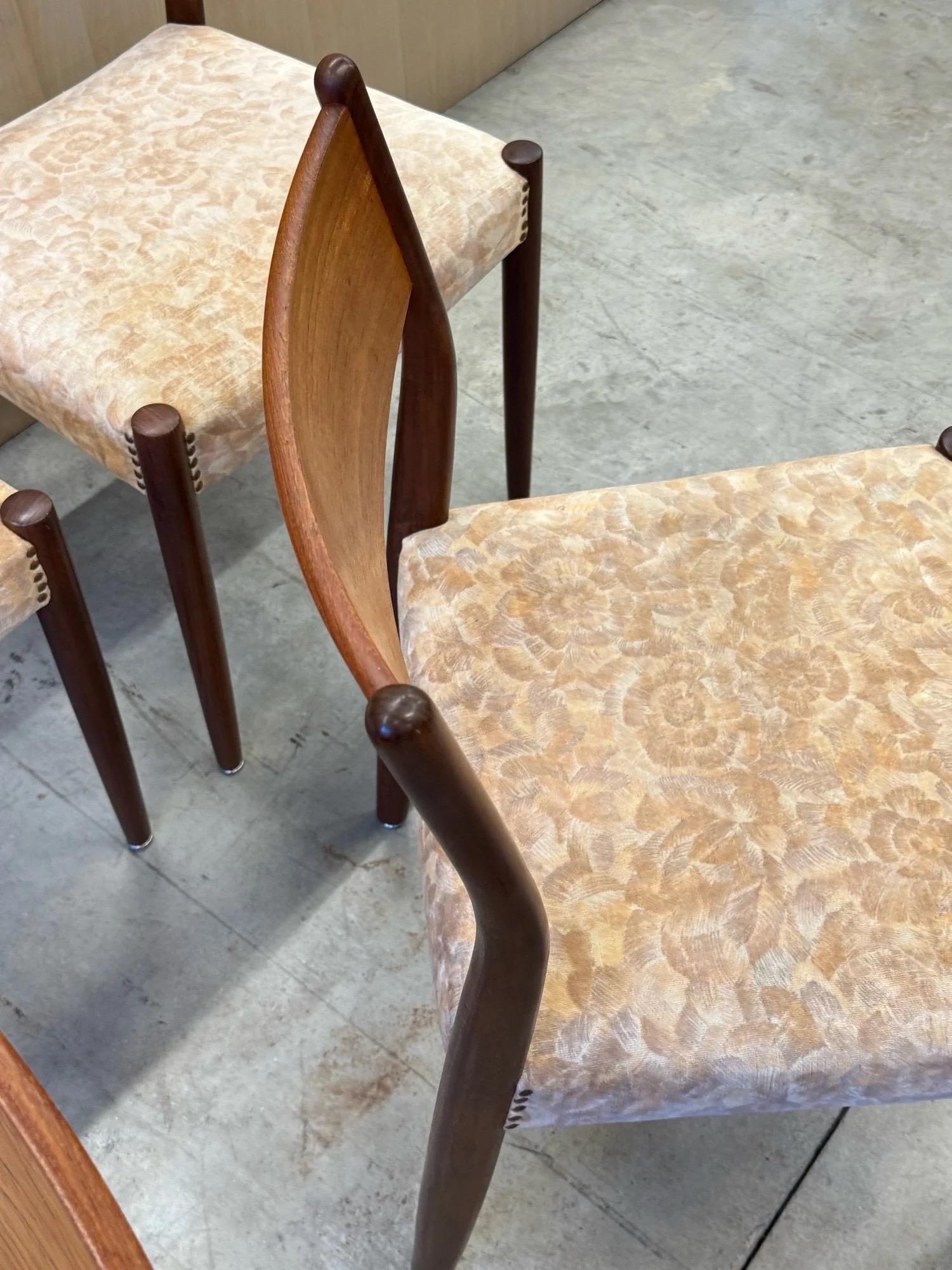 Mid-Century Scandinavian Dining Chairs - Set of Six en vente 4